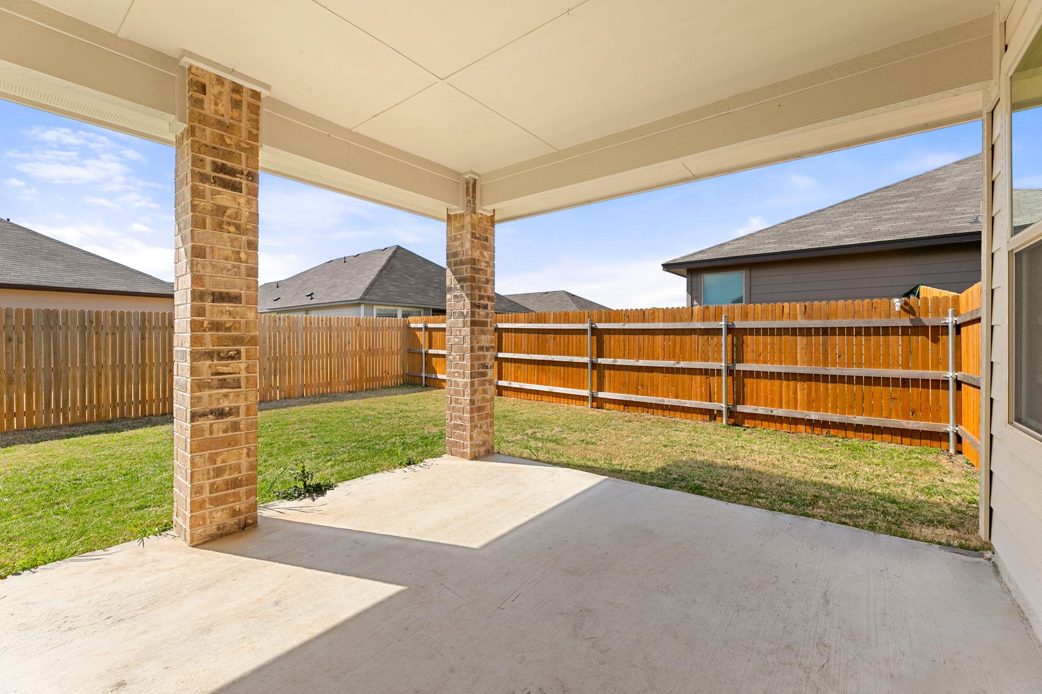 108 Pivot Dr, Taylor, TX 76574