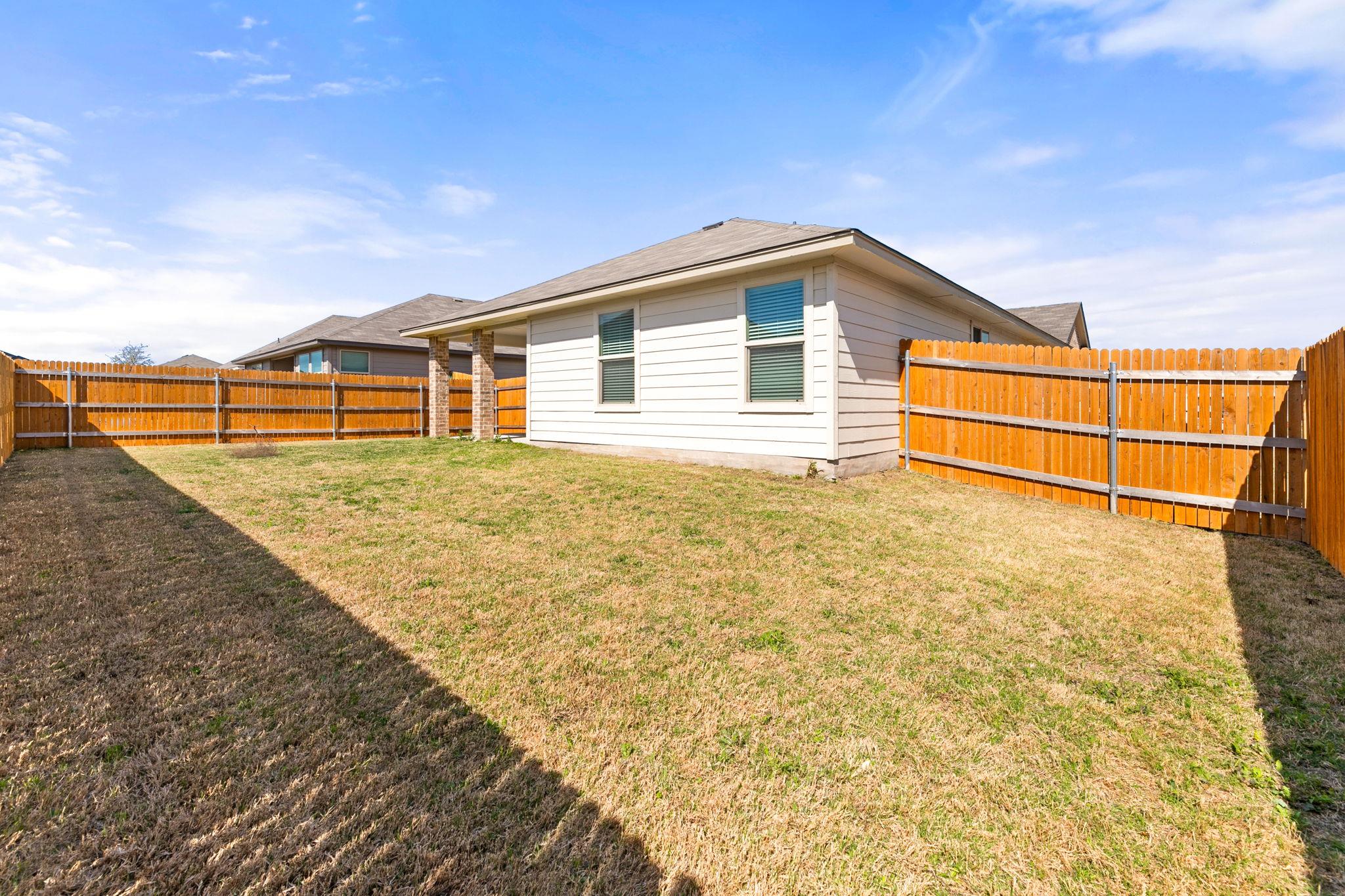 108 Pivot Dr, Taylor, TX 76574