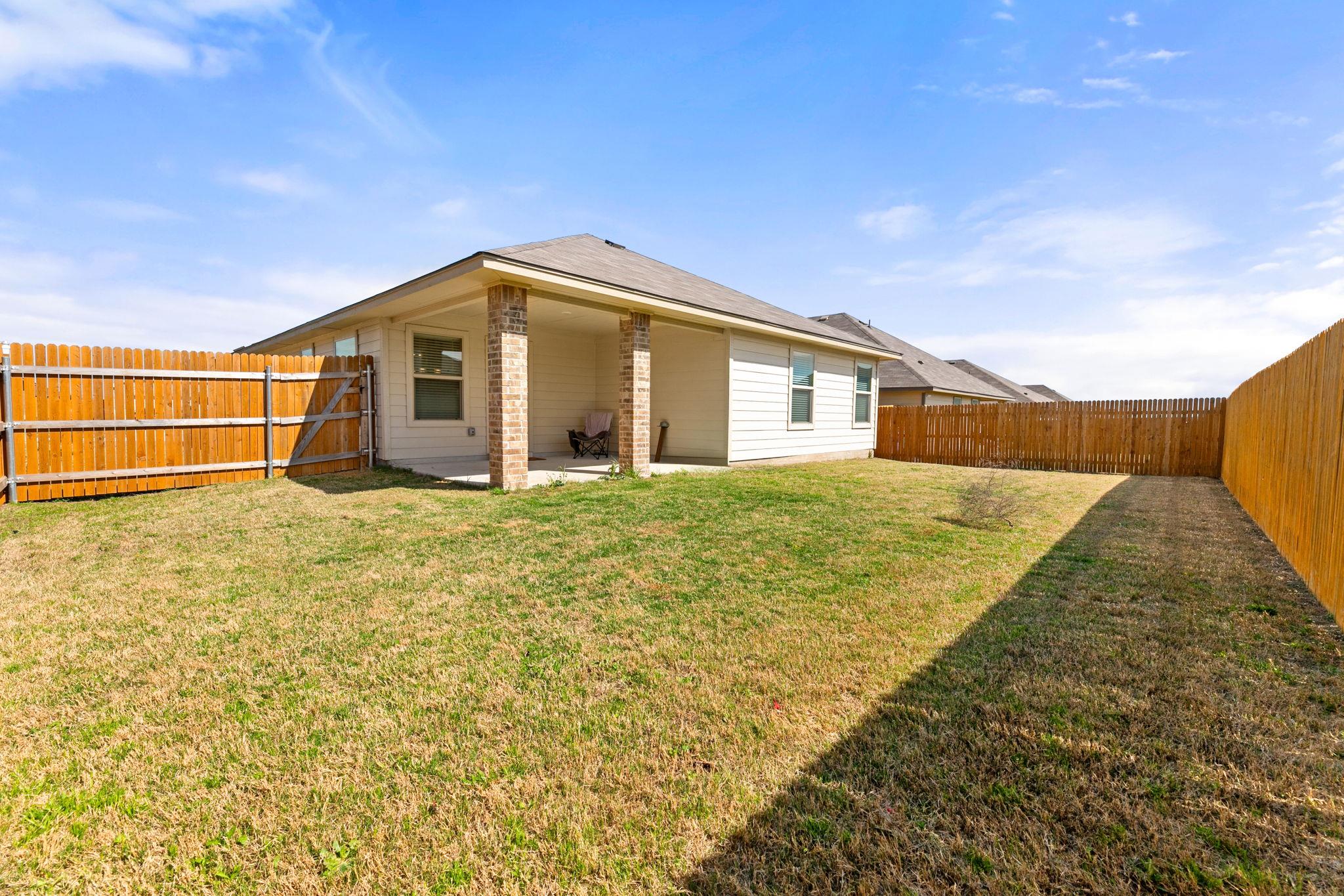 108 Pivot Dr, Taylor, TX 76574