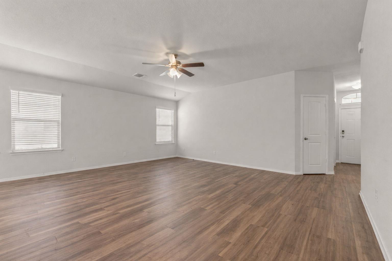 108 Pivot Dr, Taylor, TX 76574