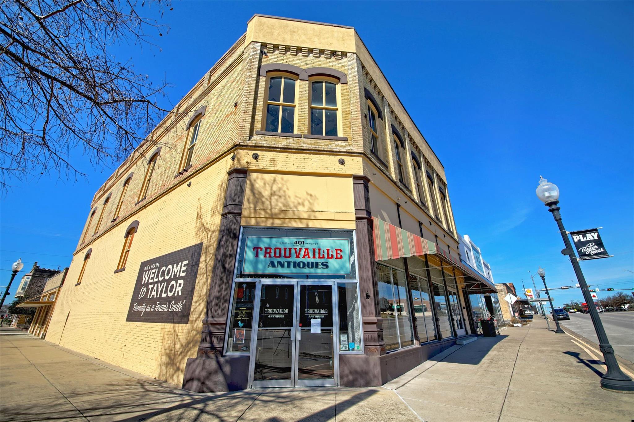 401 N Main St, Taylor, TX 76574