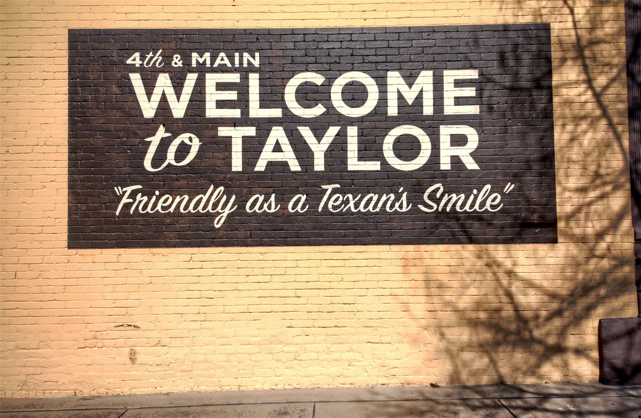 401 N Main St, Taylor, TX 76574