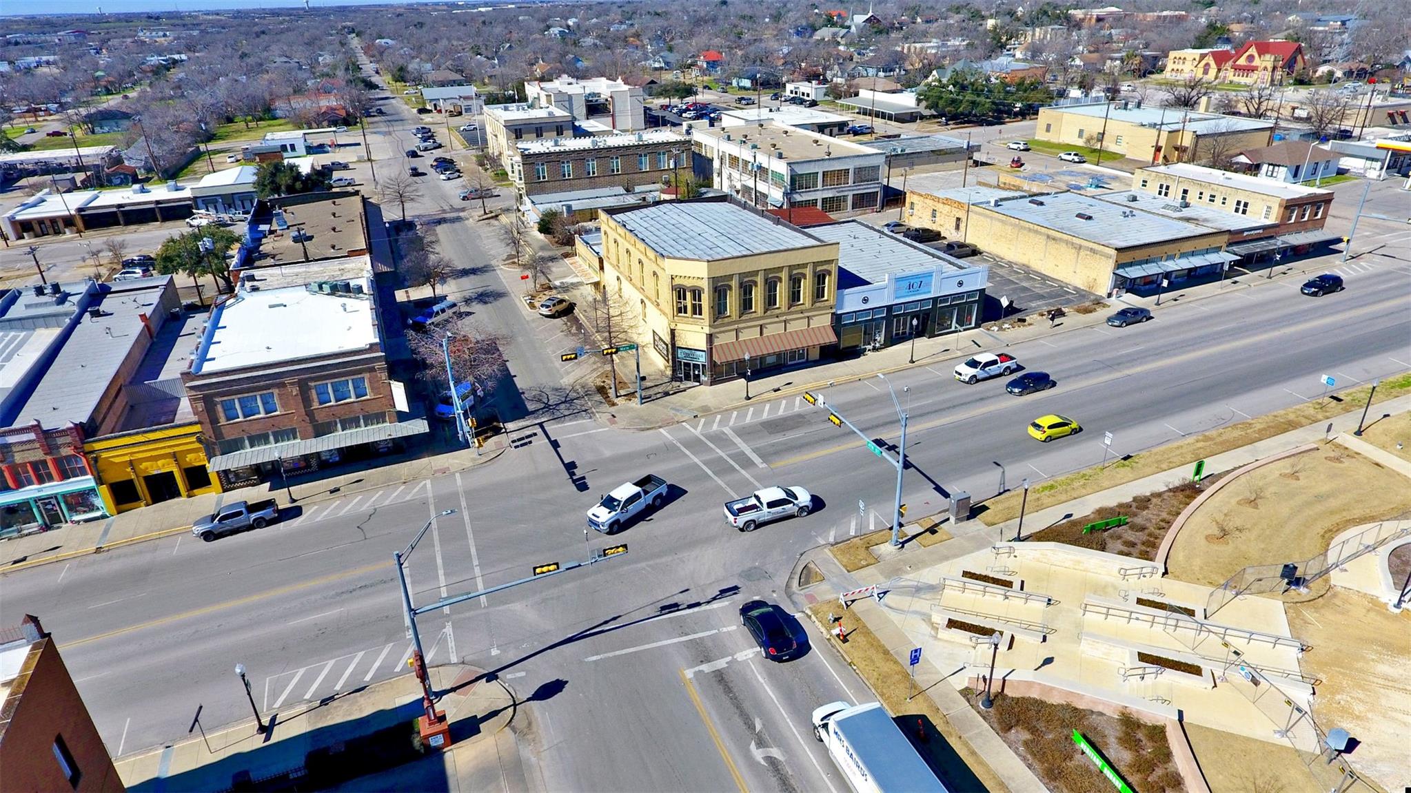 401 N Main St, Taylor, TX 76574