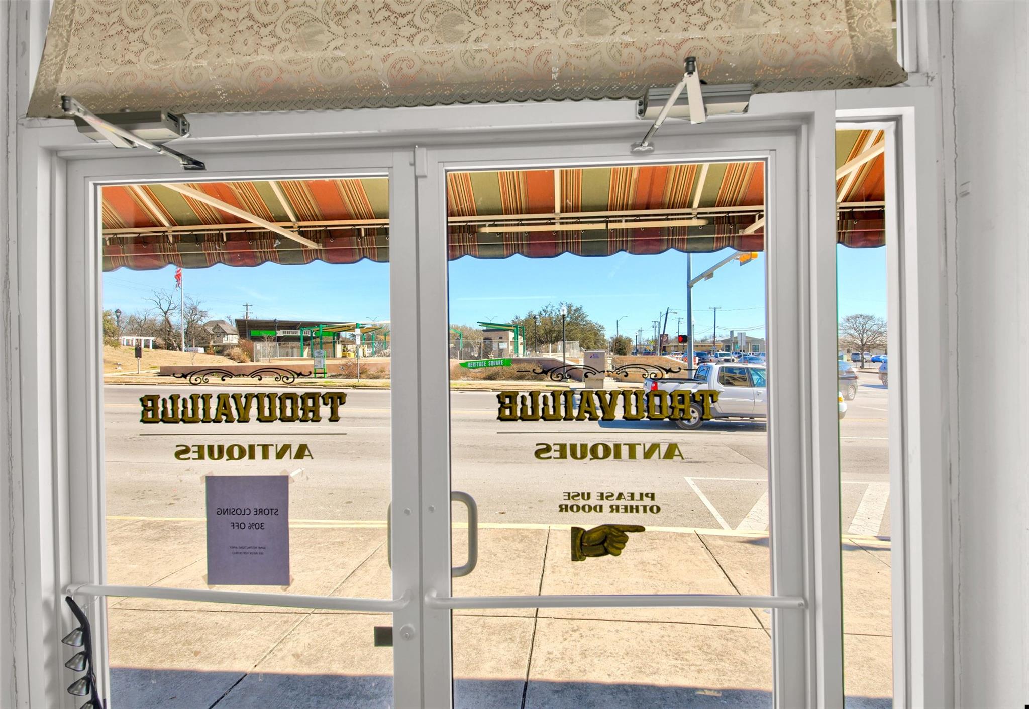 401 N Main St, Taylor, TX 76574