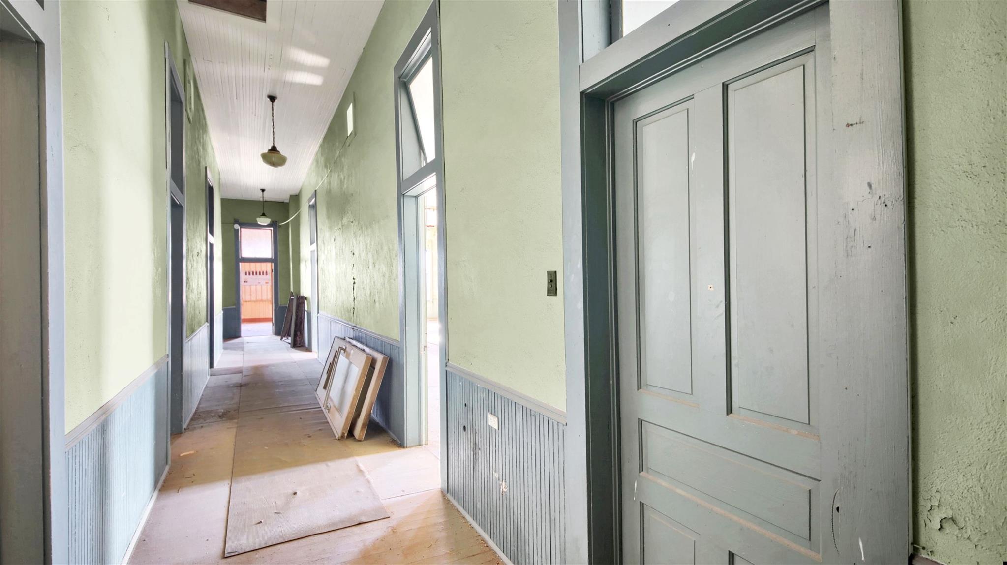 401 N Main St, Taylor, TX 76574