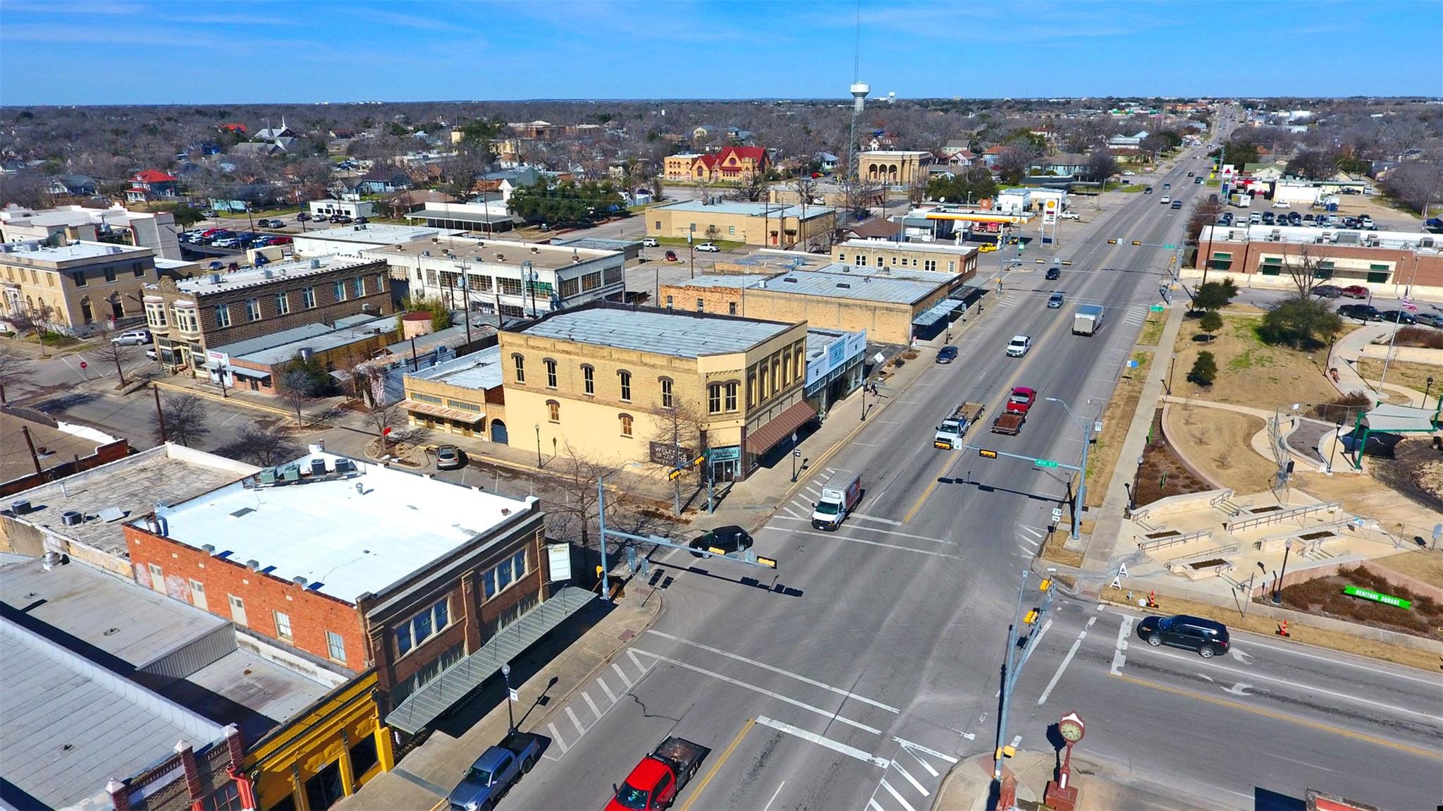 401 N Main St, Taylor, TX 76574