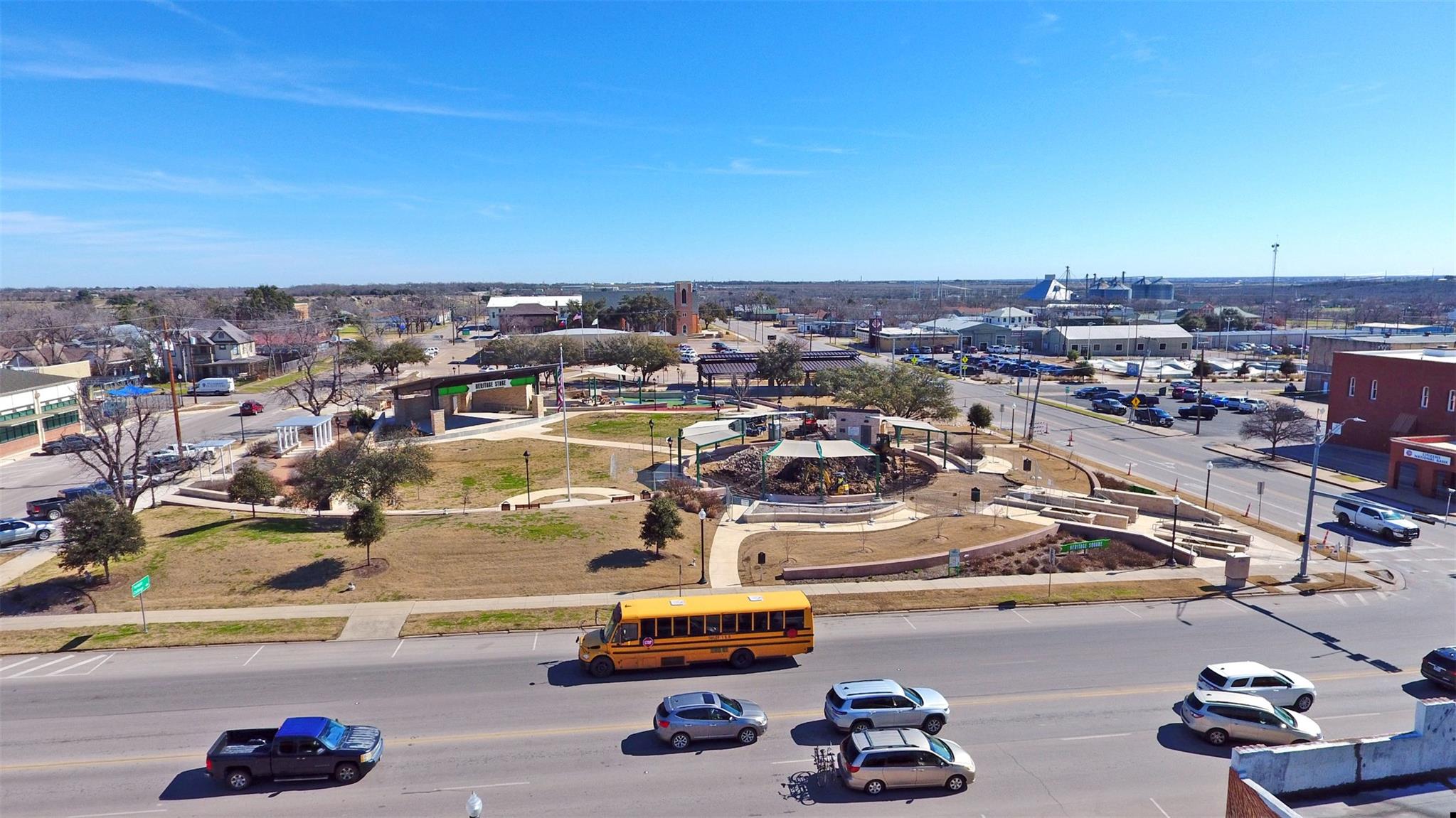 401 N Main St, Taylor, TX 76574