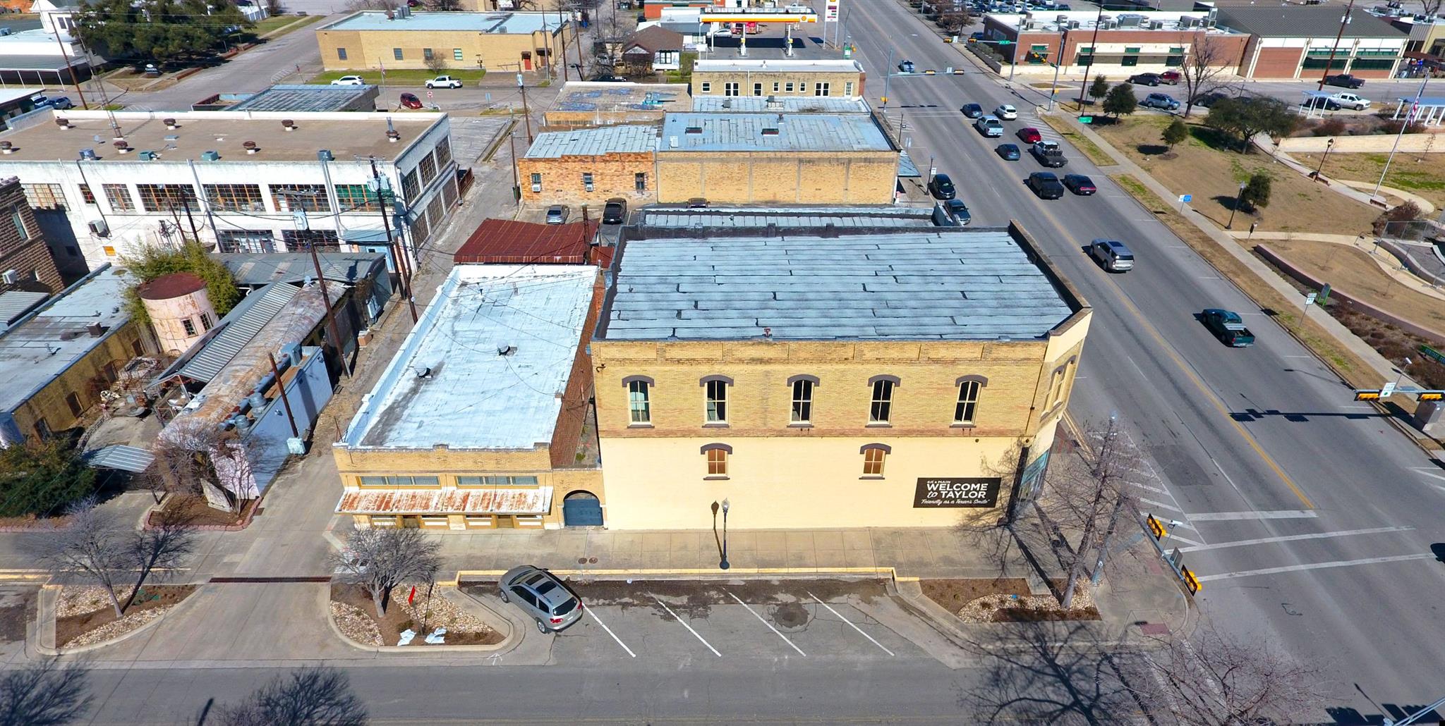 401 N Main St, Taylor, TX 76574