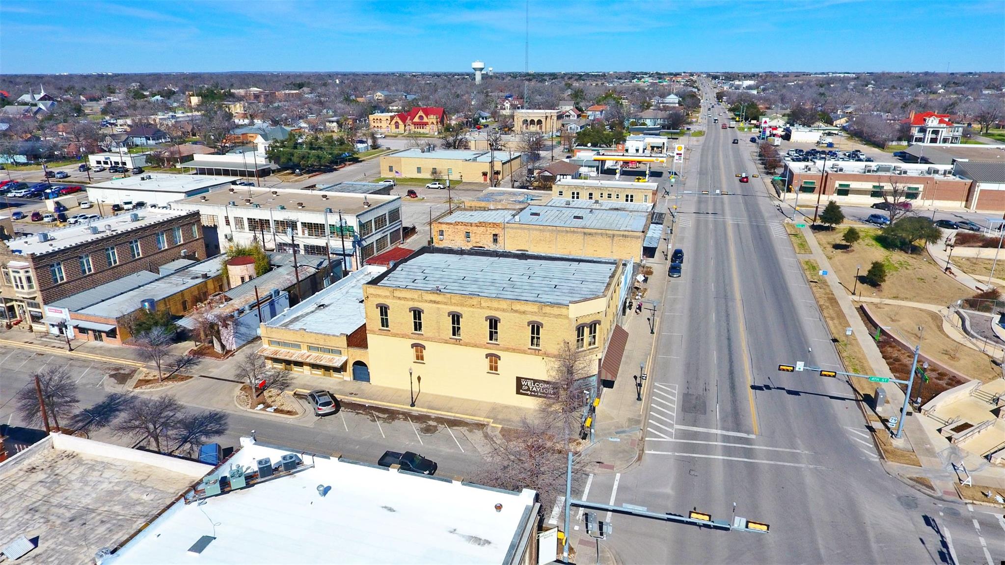 401 N Main St, Taylor, TX 76574