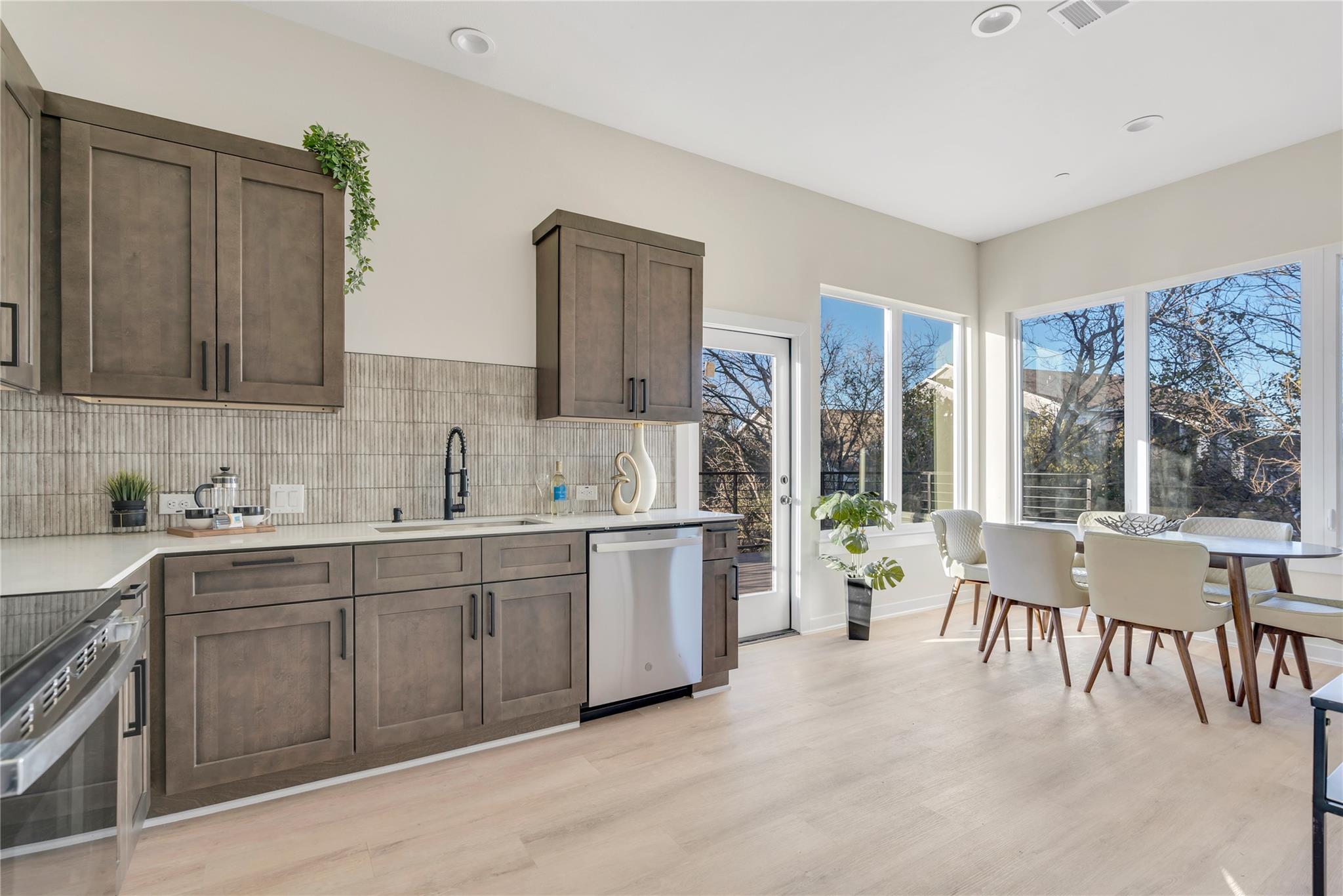 2309 Montopolis Dr # 7, Austin, TX 78741