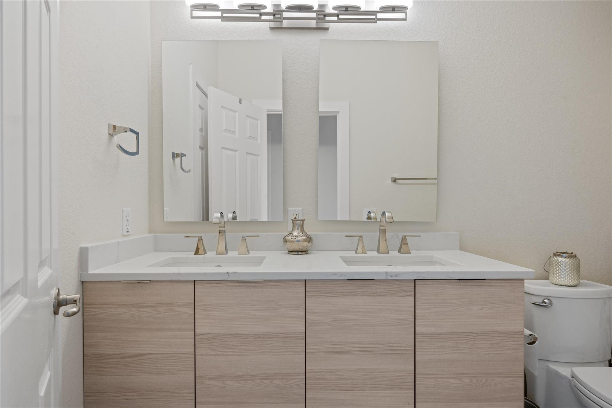 7901 Southwest Pkwy # 4, Austin, TX 78735