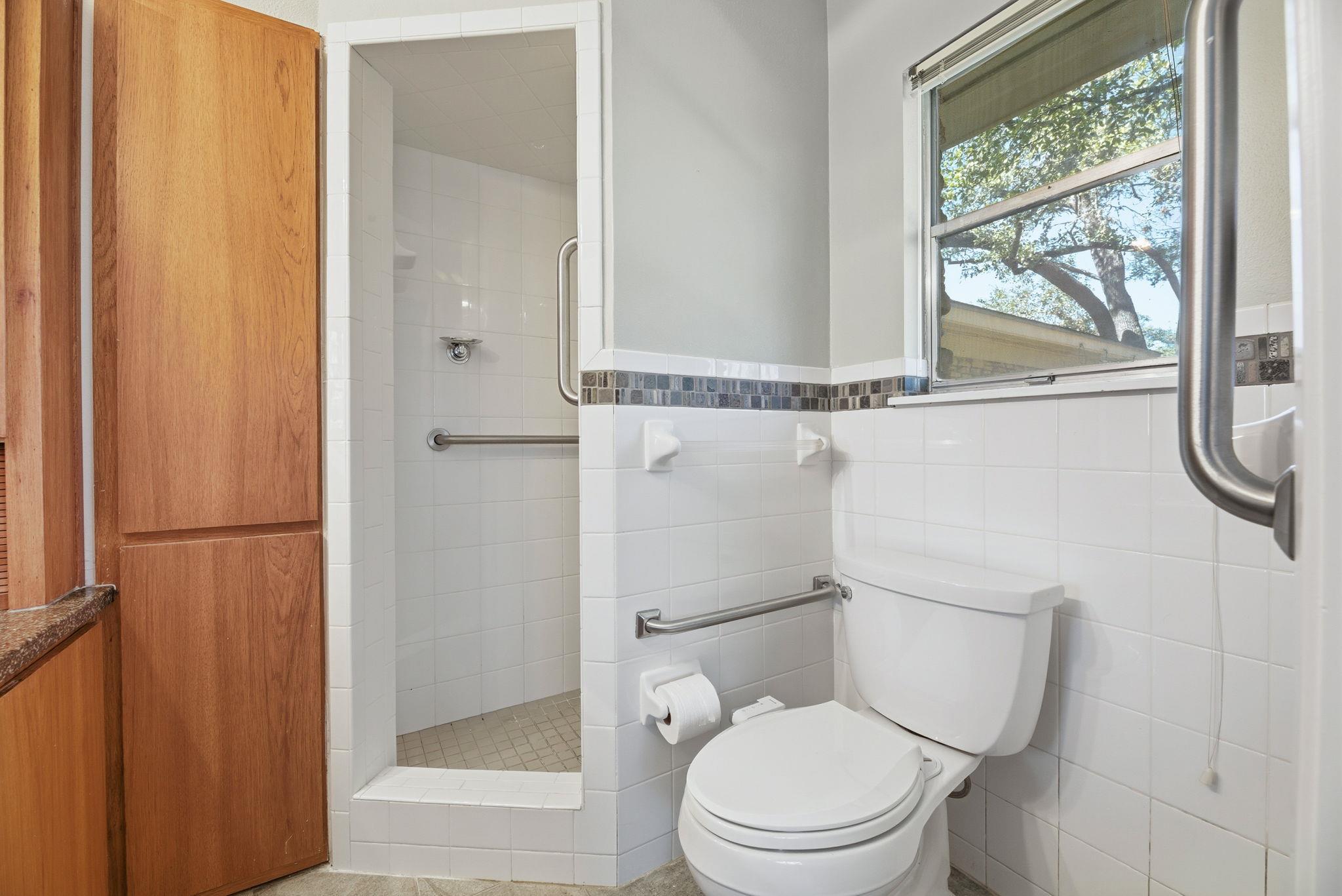 6105 Oakclaire Dr, Austin, TX 78735