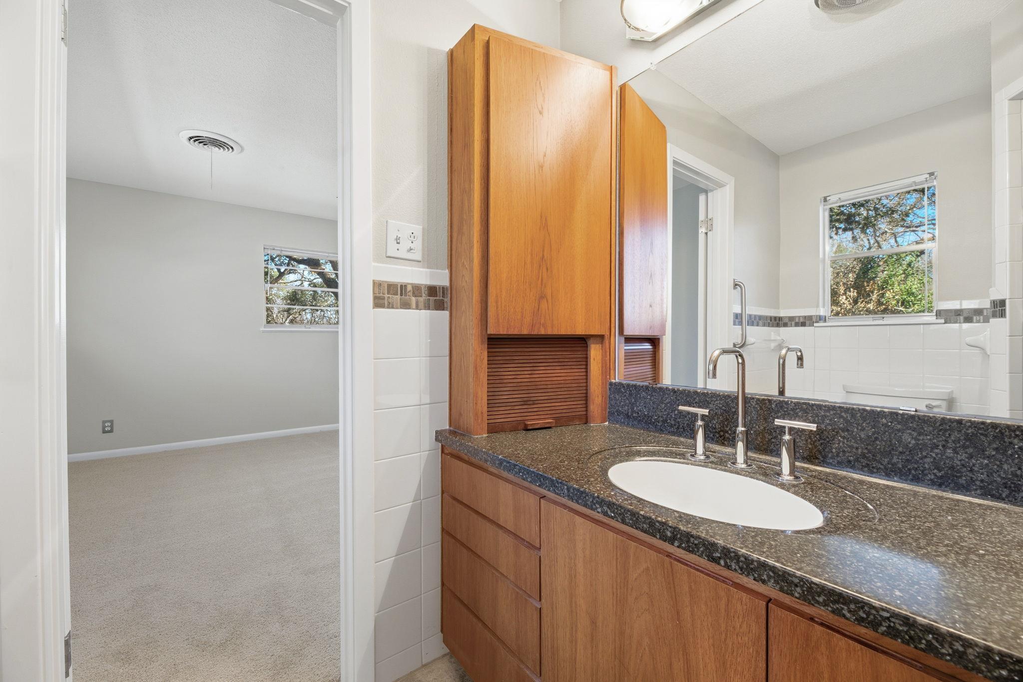 6105 Oakclaire Dr, Austin, TX 78735