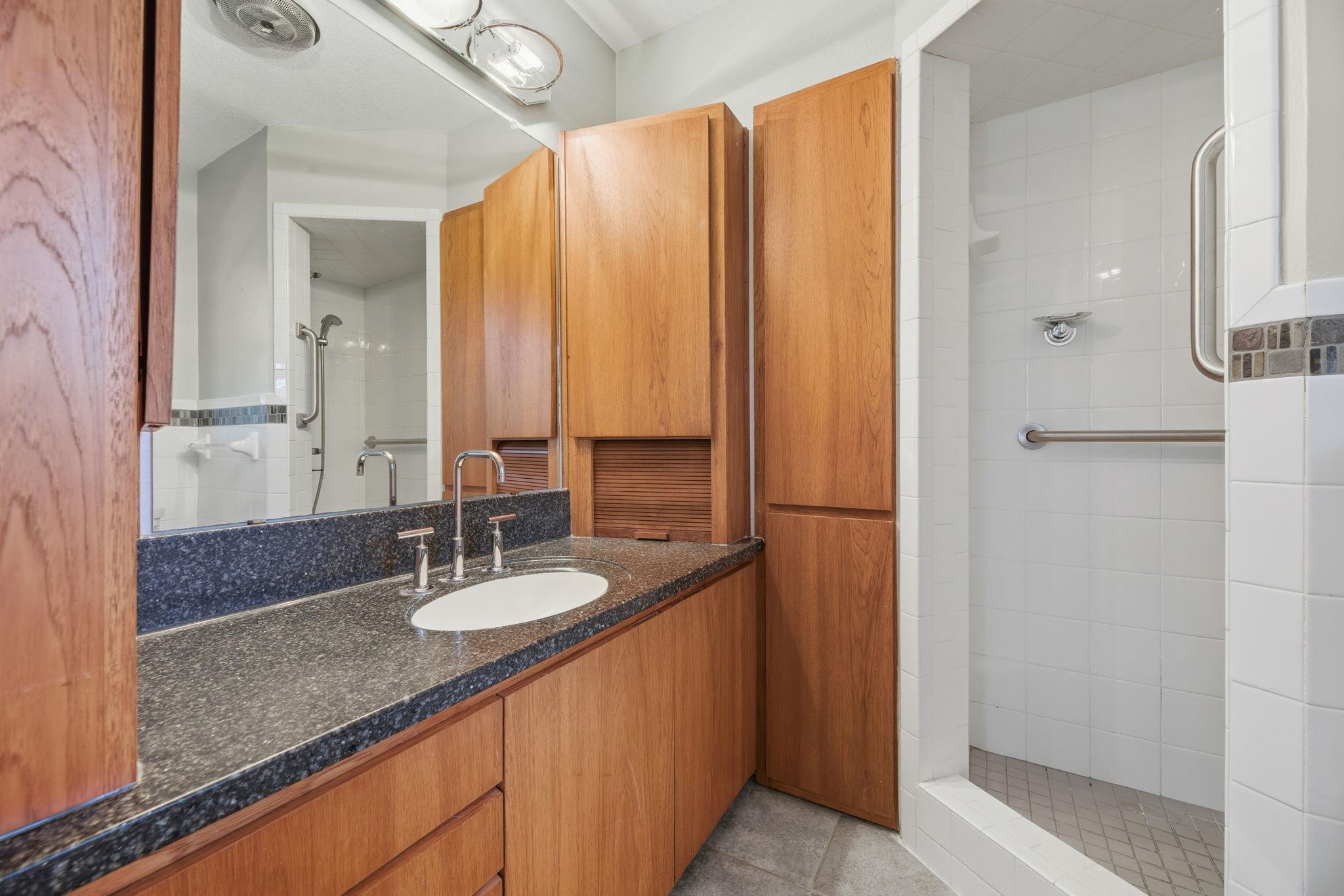 6105 Oakclaire Dr, Austin, TX 78735