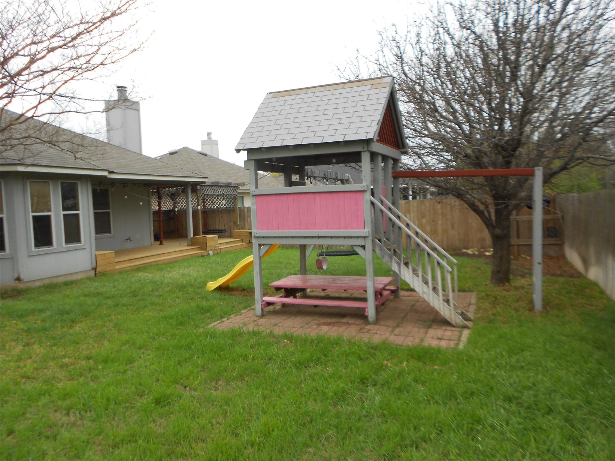 701 Los Robles Rd, Leander, TX 78641