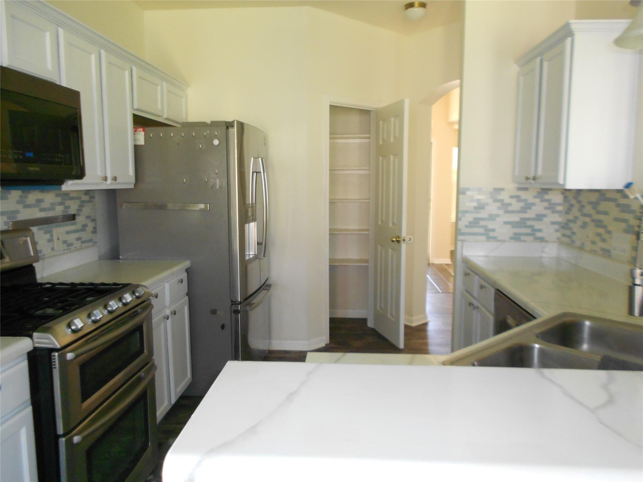 701 Los Robles Rd, Leander, TX 78641