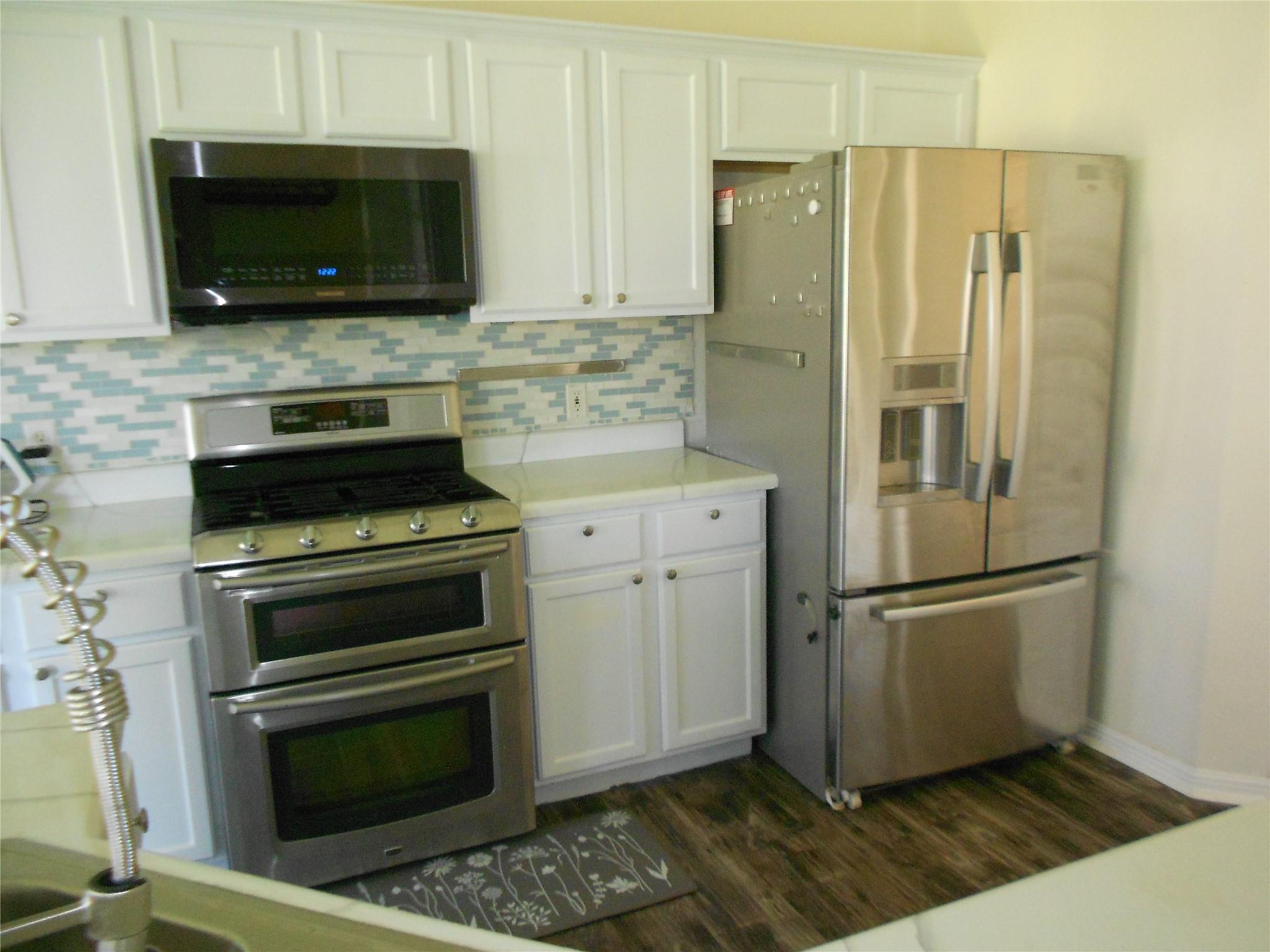 701 Los Robles Rd, Leander, TX 78641