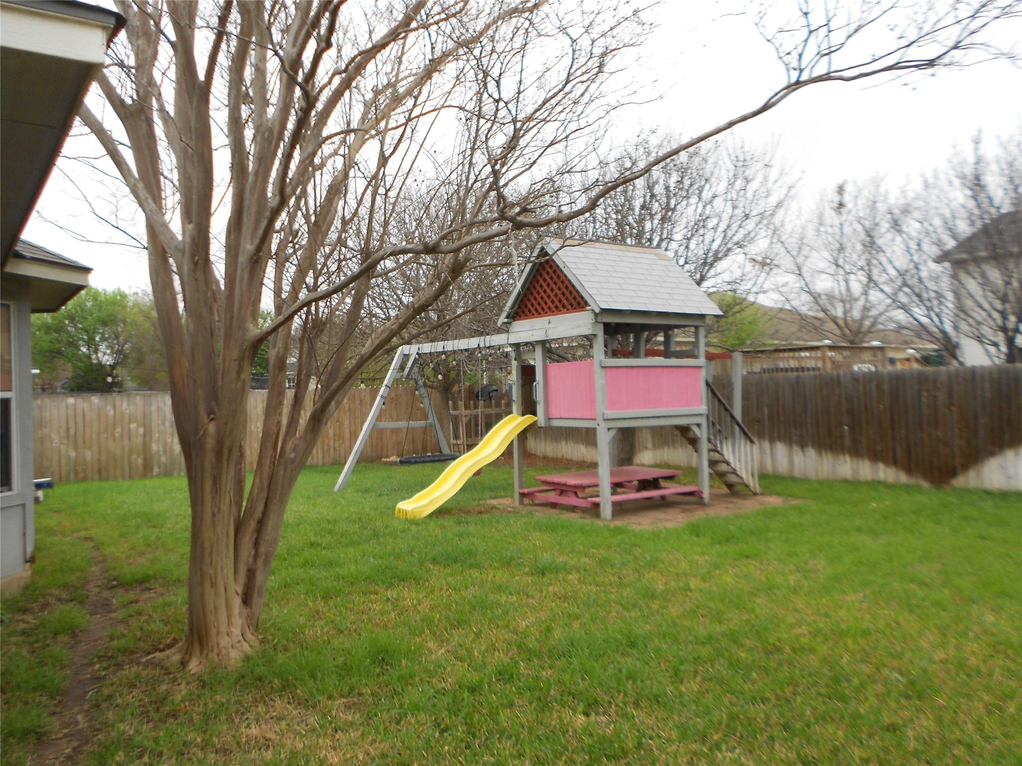 701 Los Robles Rd, Leander, TX 78641