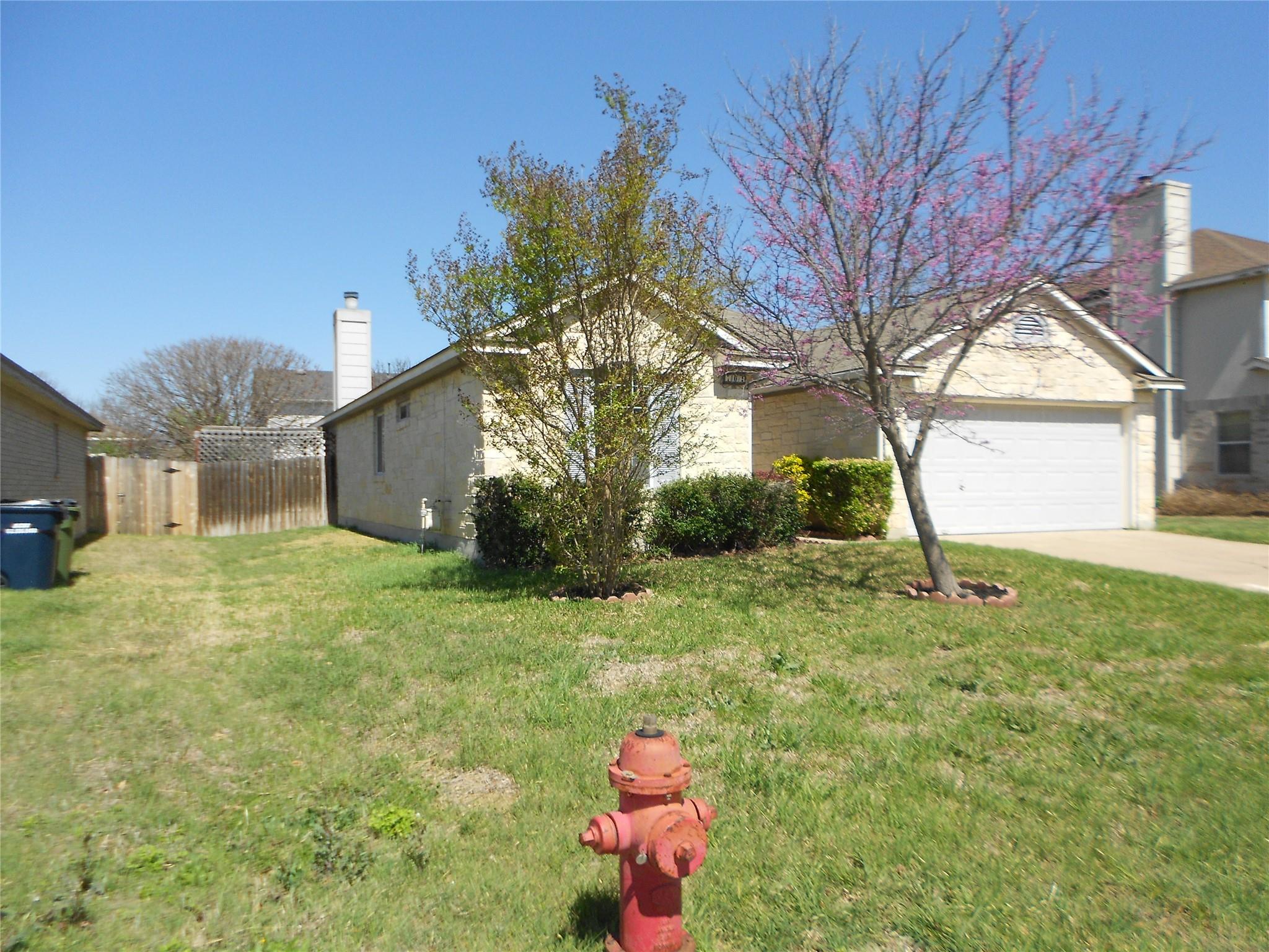 701 Los Robles Rd, Leander, TX 78641