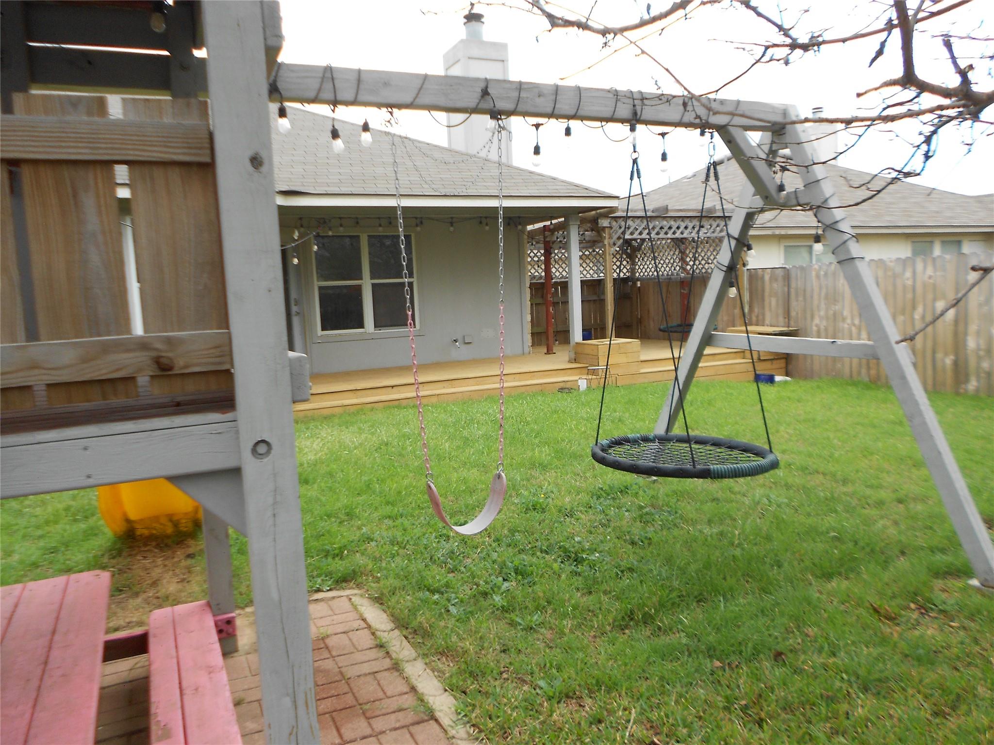 701 Los Robles Rd, Leander, TX 78641