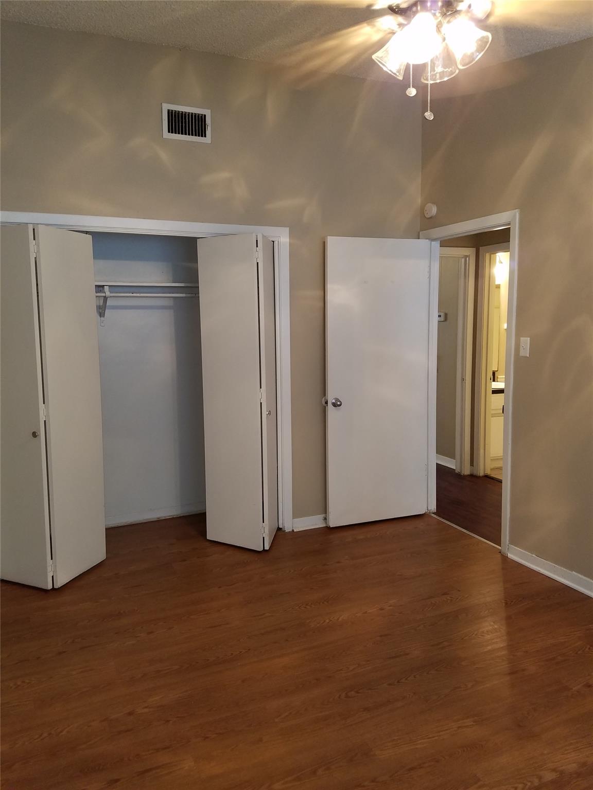 606 W 51st St # 104, Austin, TX 78751