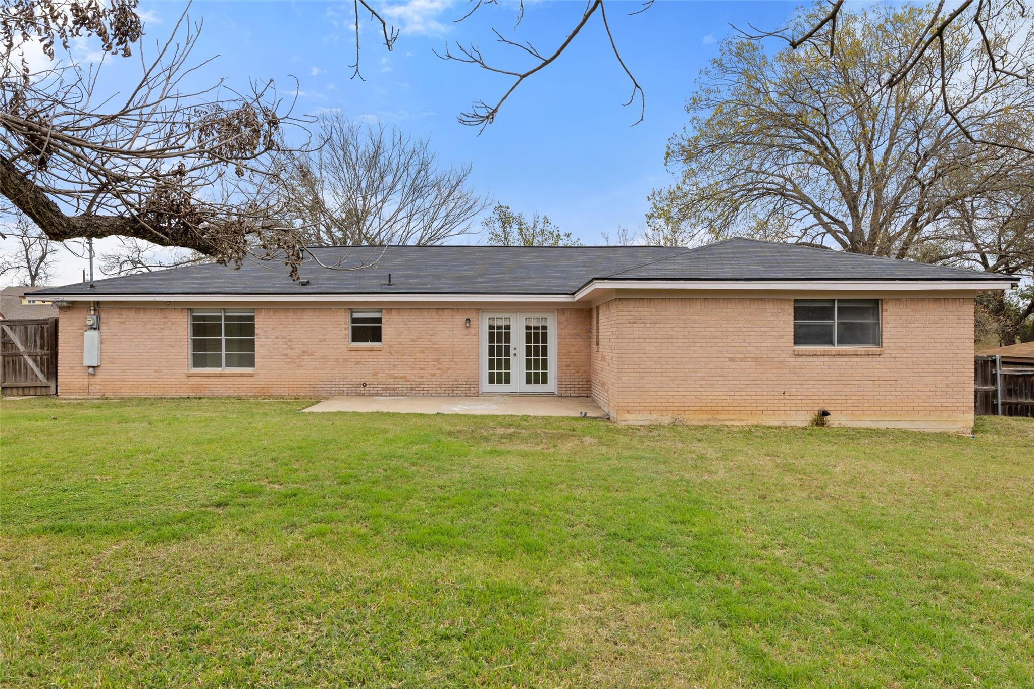 1001 E Applegate Dr, Austin, TX 78753