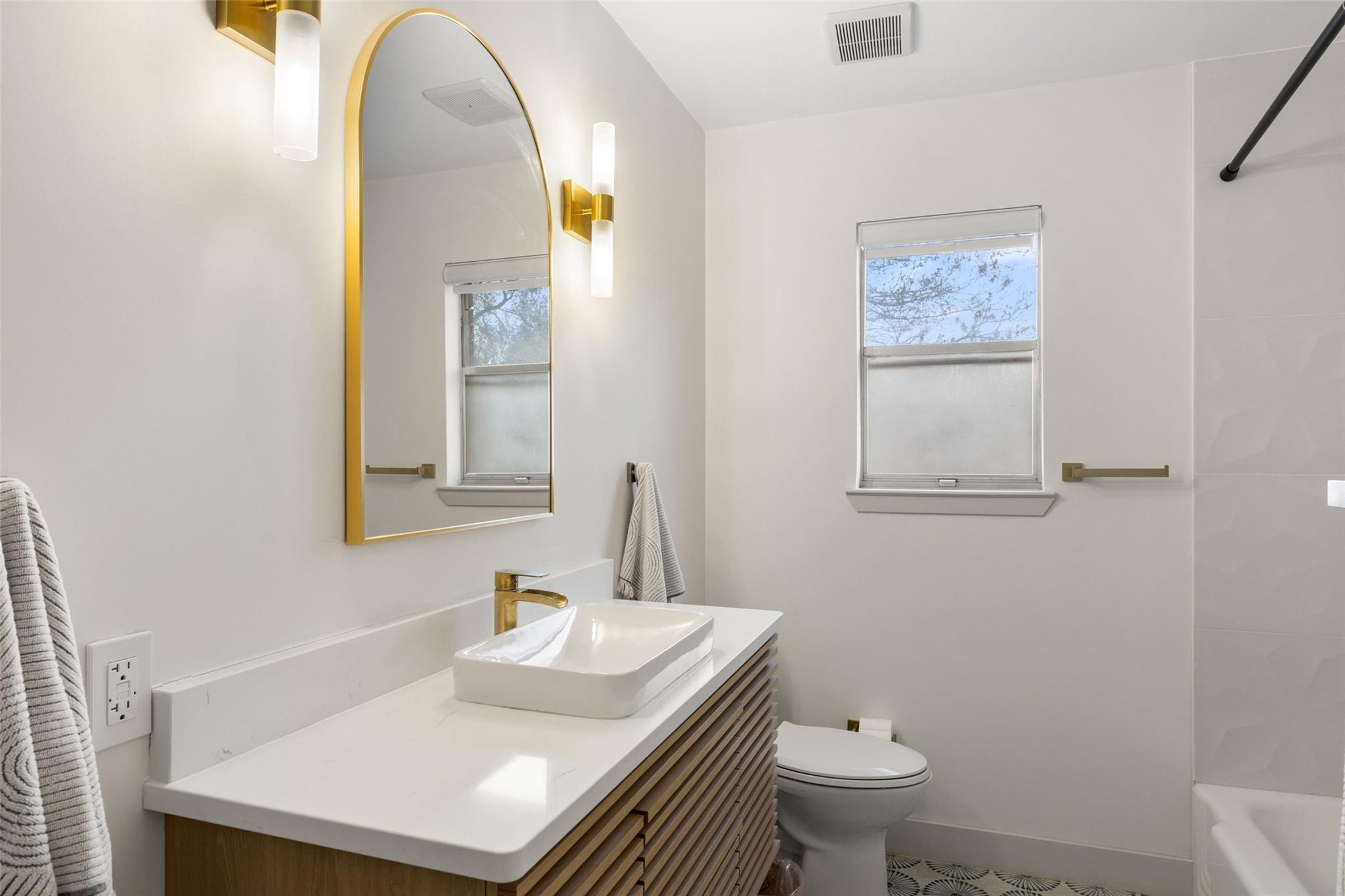 1001 E Applegate Dr, Austin, TX 78753