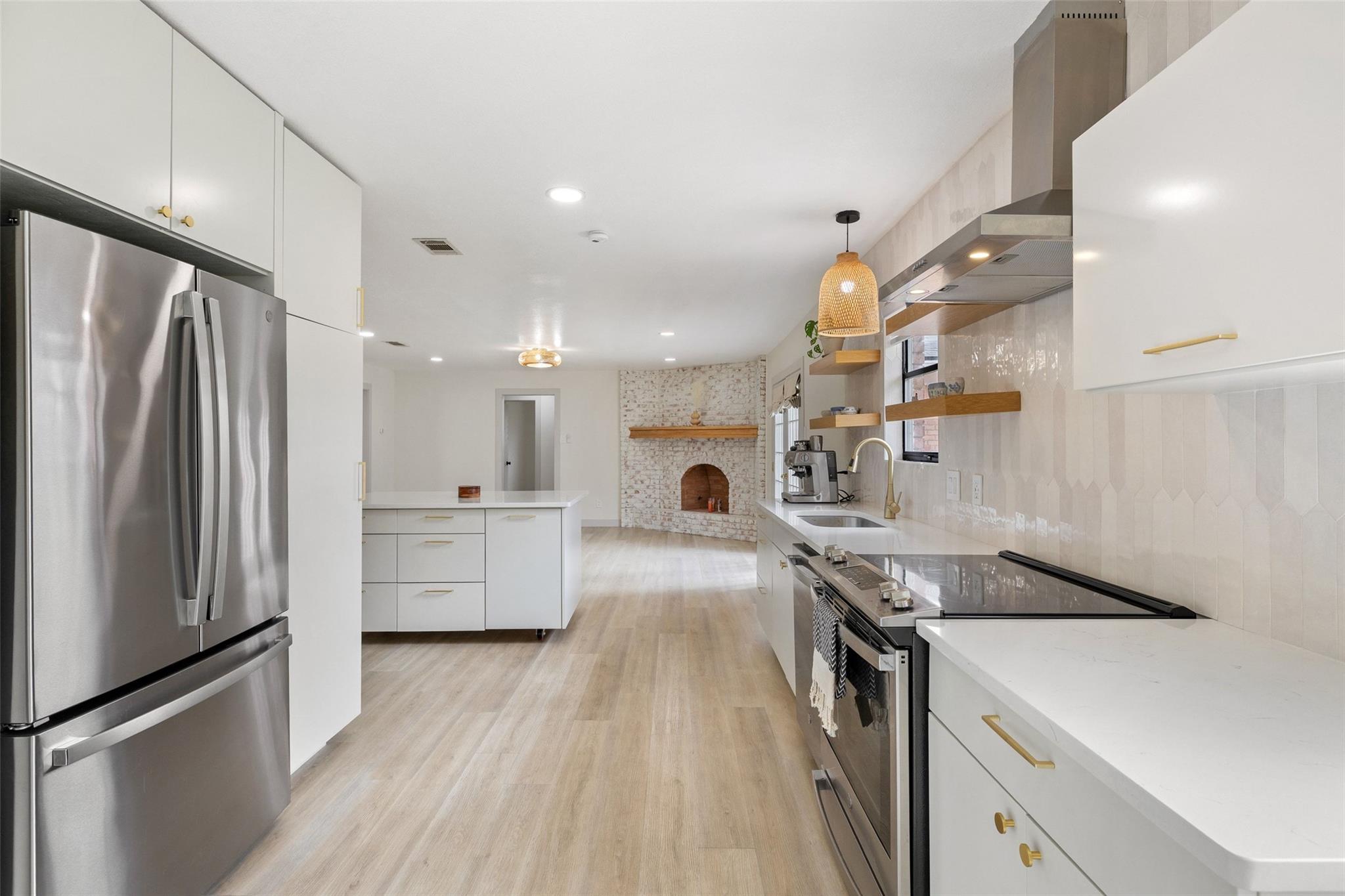 1001 E Applegate Dr, Austin, TX 78753