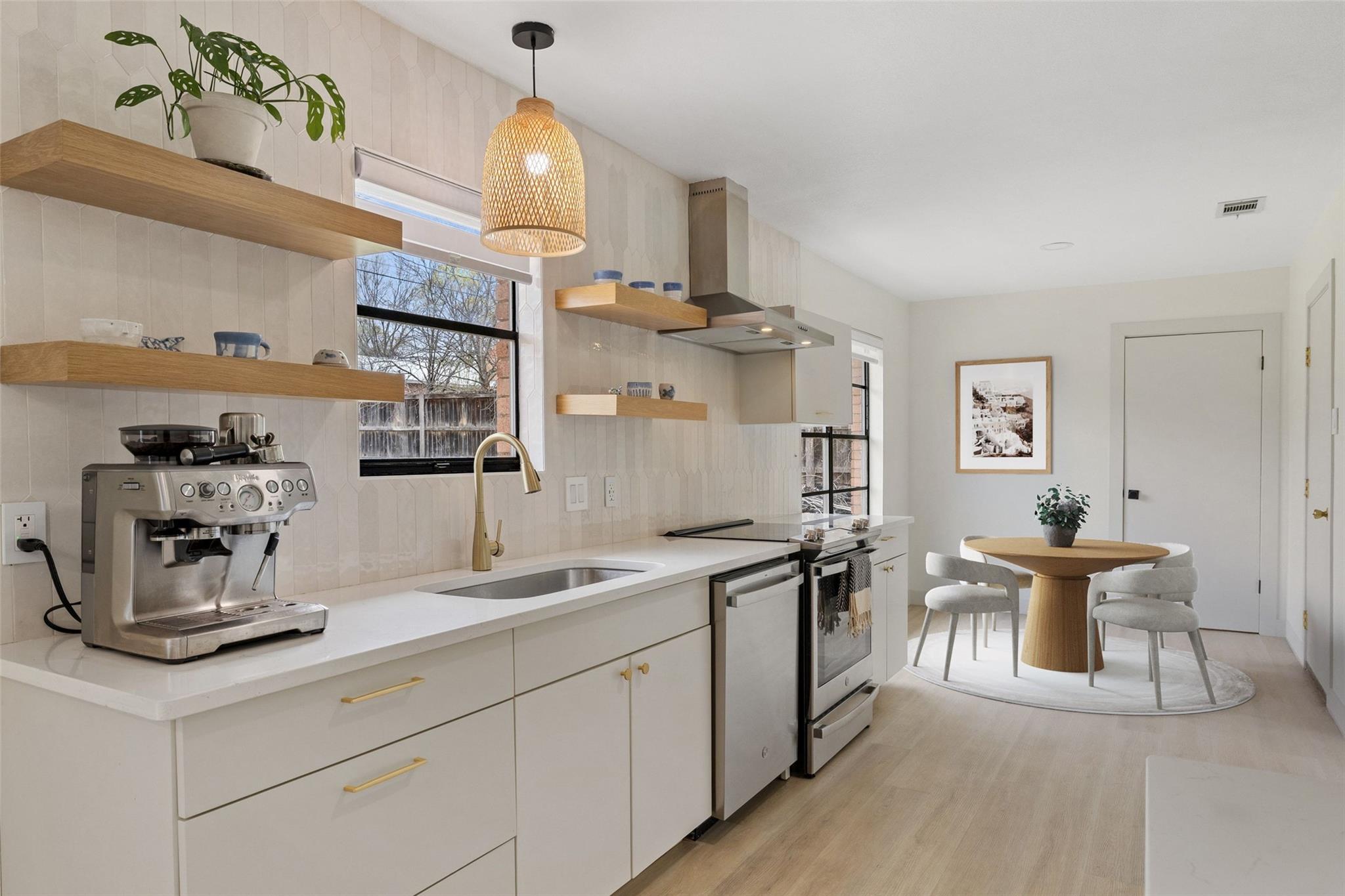 1001 E Applegate Dr, Austin, TX 78753