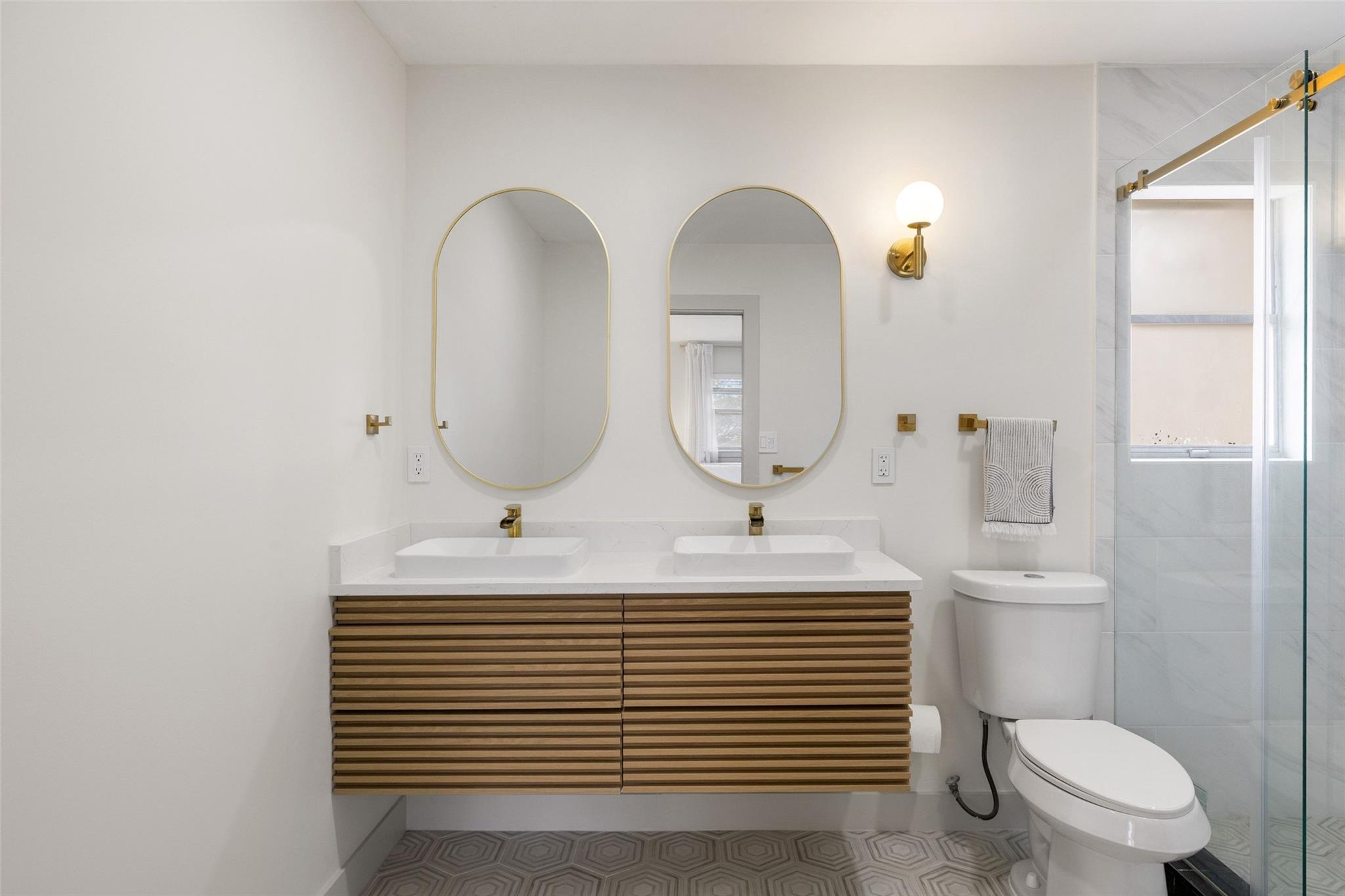 1001 E Applegate Dr, Austin, TX 78753