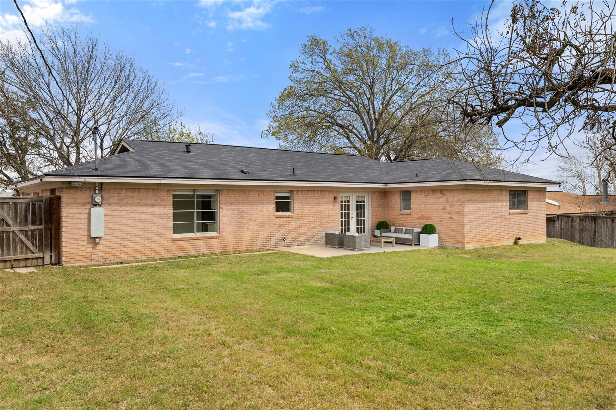 1001 E Applegate Dr, Austin, TX 78753