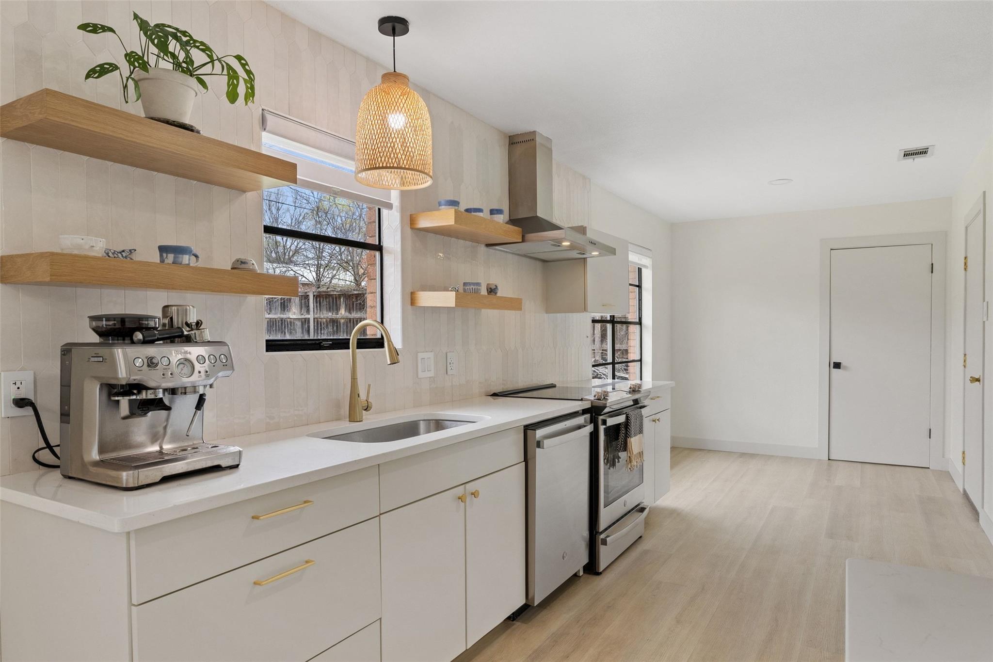 1001 E Applegate Dr, Austin, TX 78753