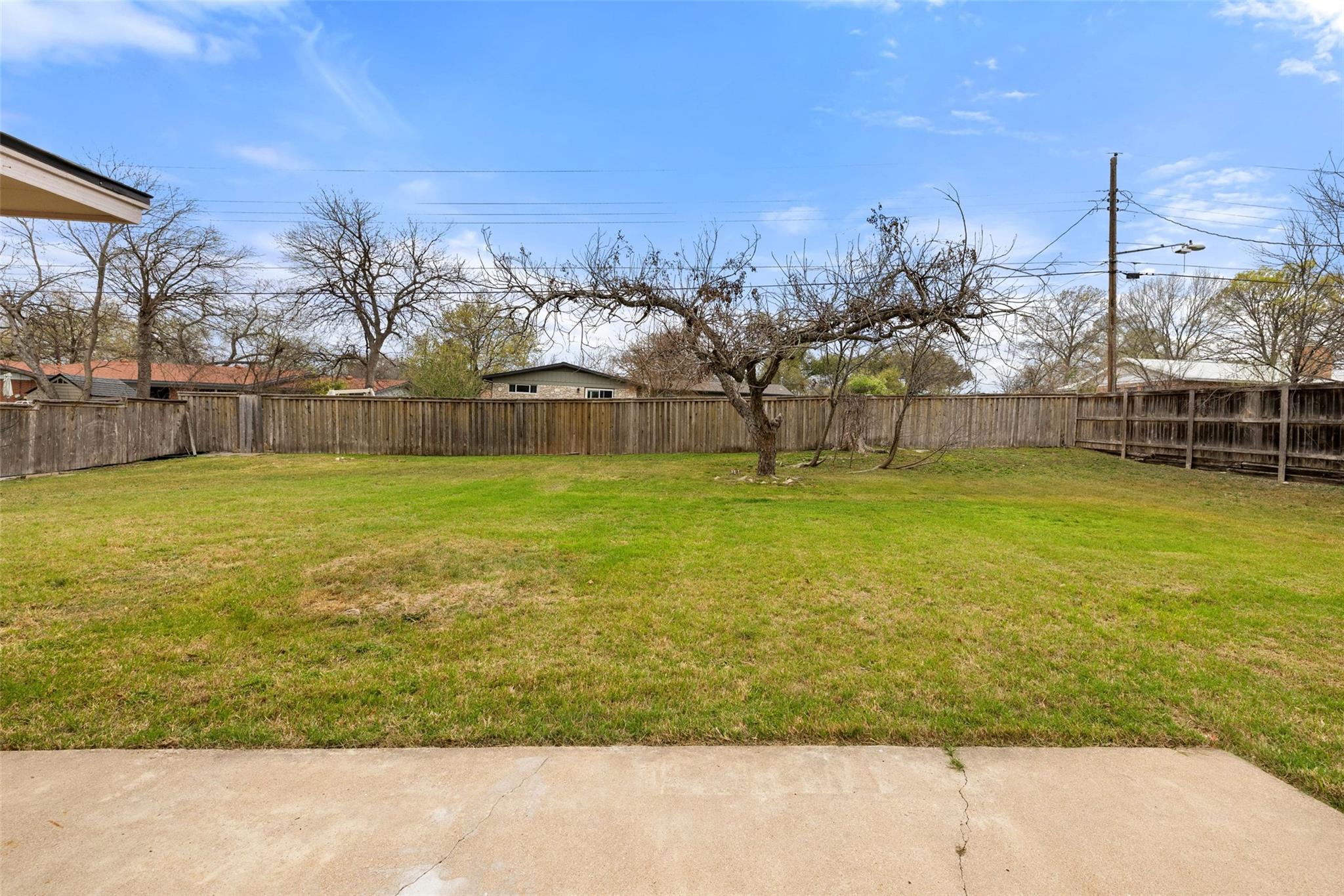1001 E Applegate Dr, Austin, TX 78753