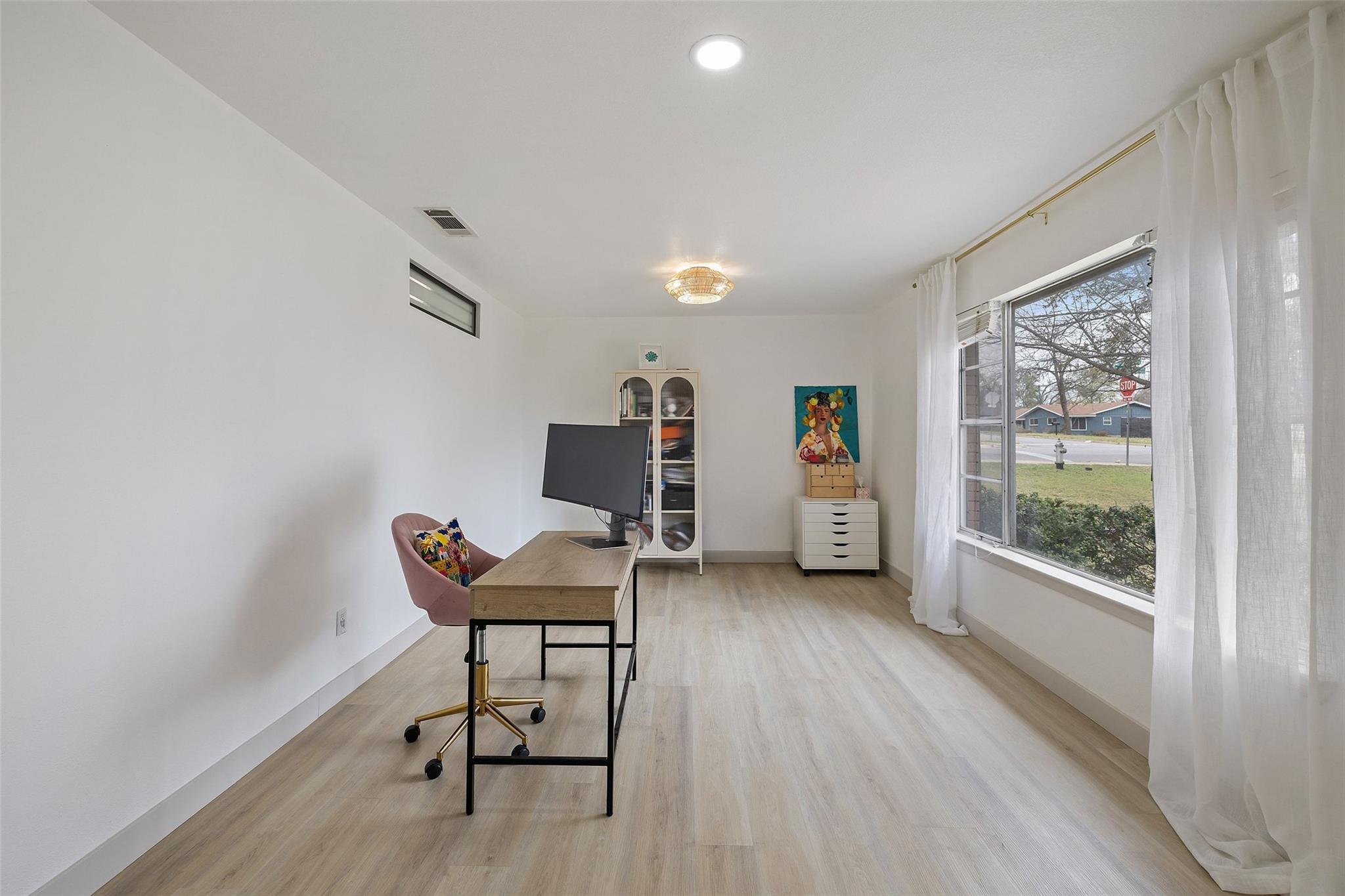 1001 E Applegate Dr, Austin, TX 78753