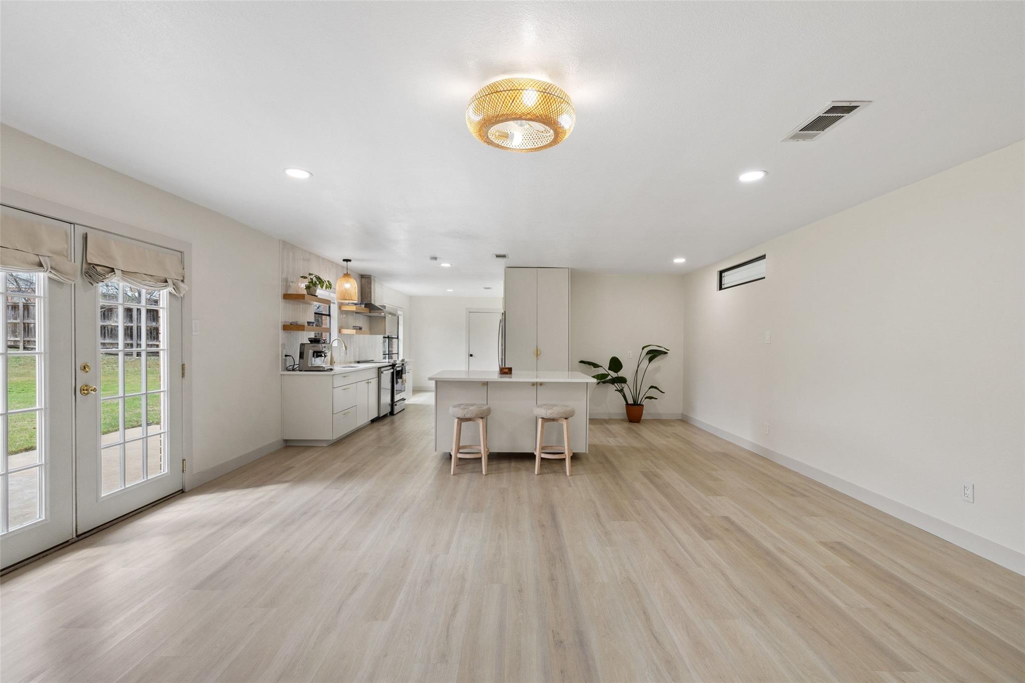 1001 E Applegate Dr, Austin, TX 78753