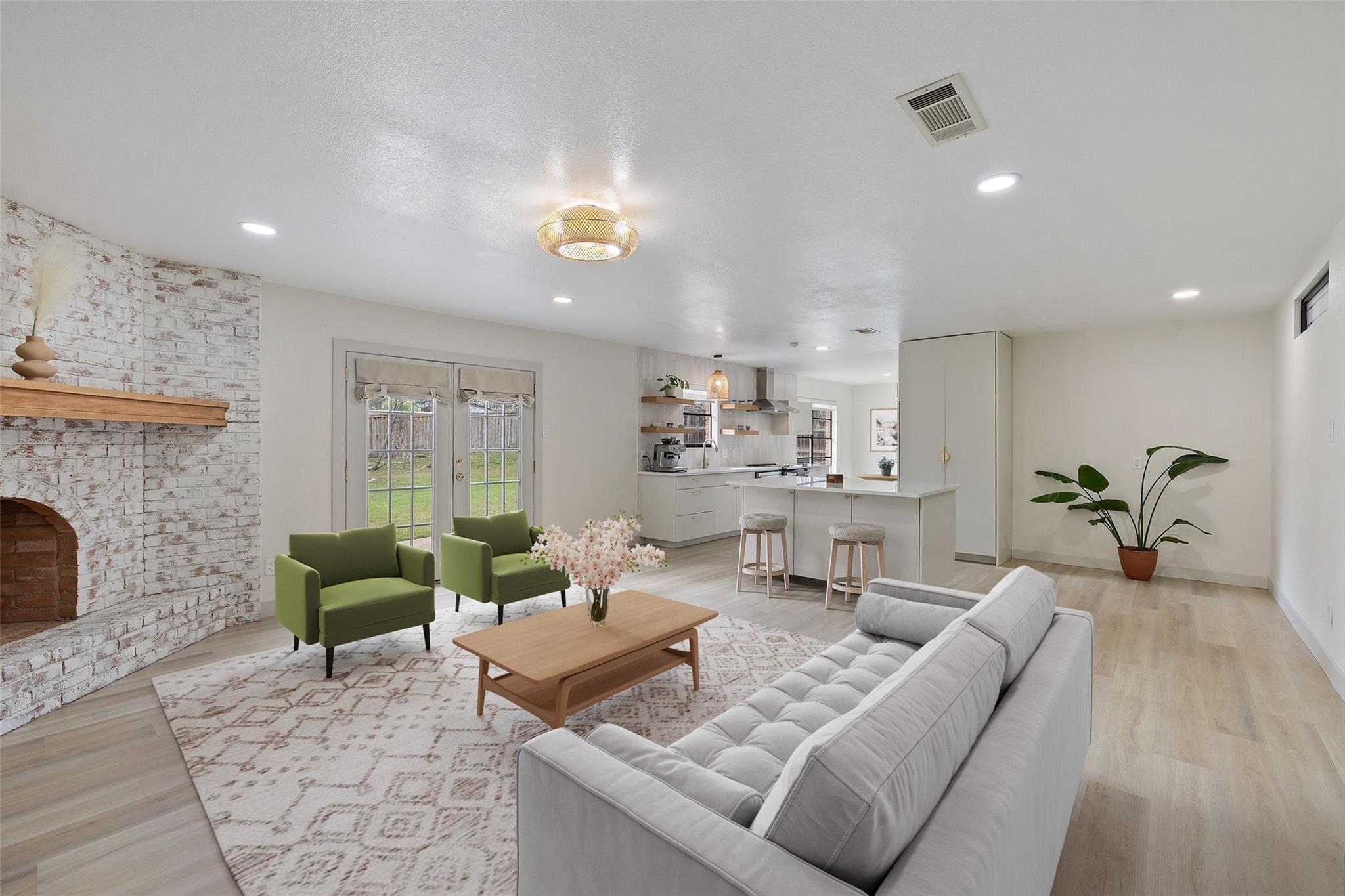 1001 E Applegate Dr, Austin, TX 78753