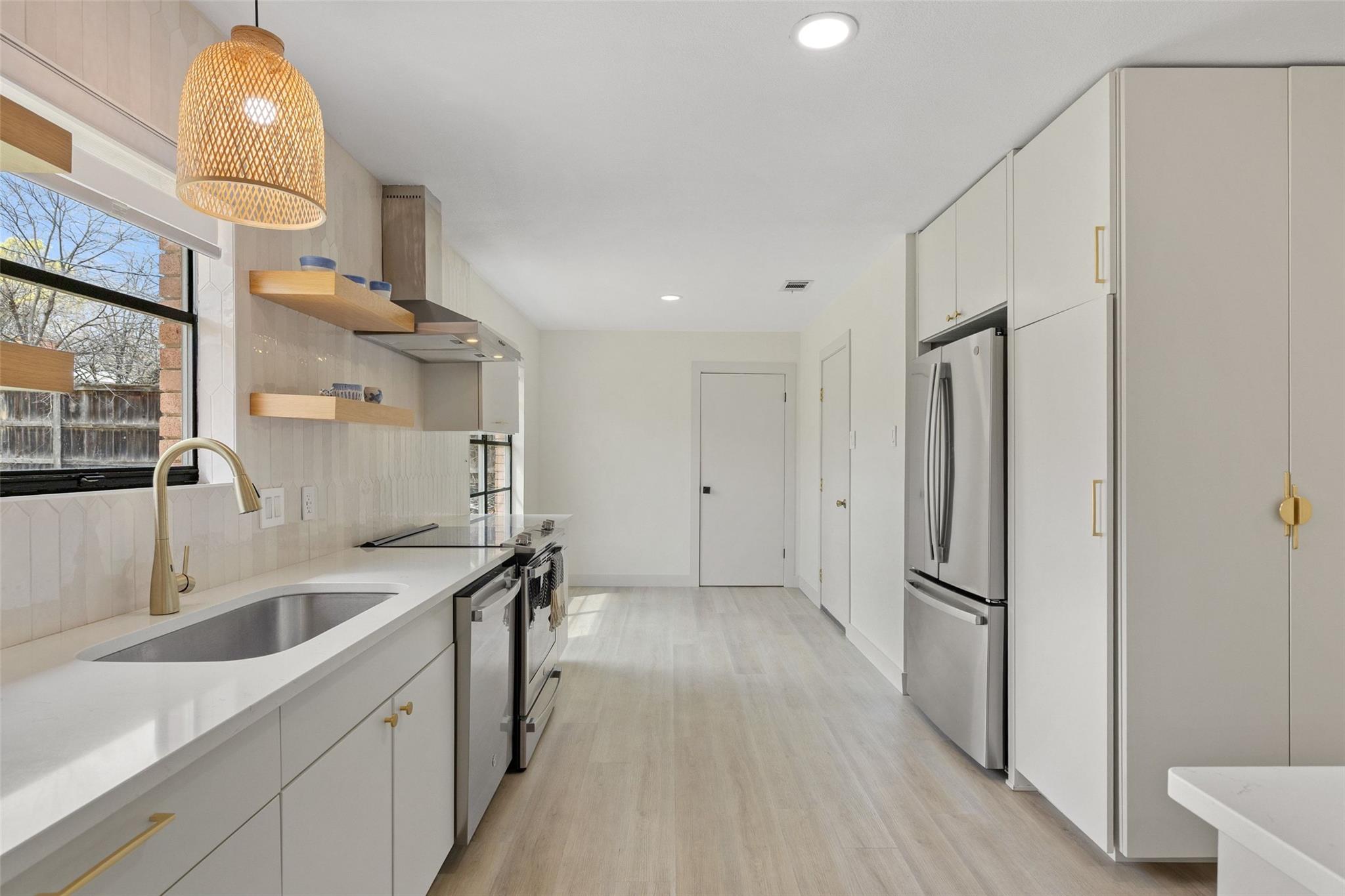 1001 E Applegate Dr, Austin, TX 78753