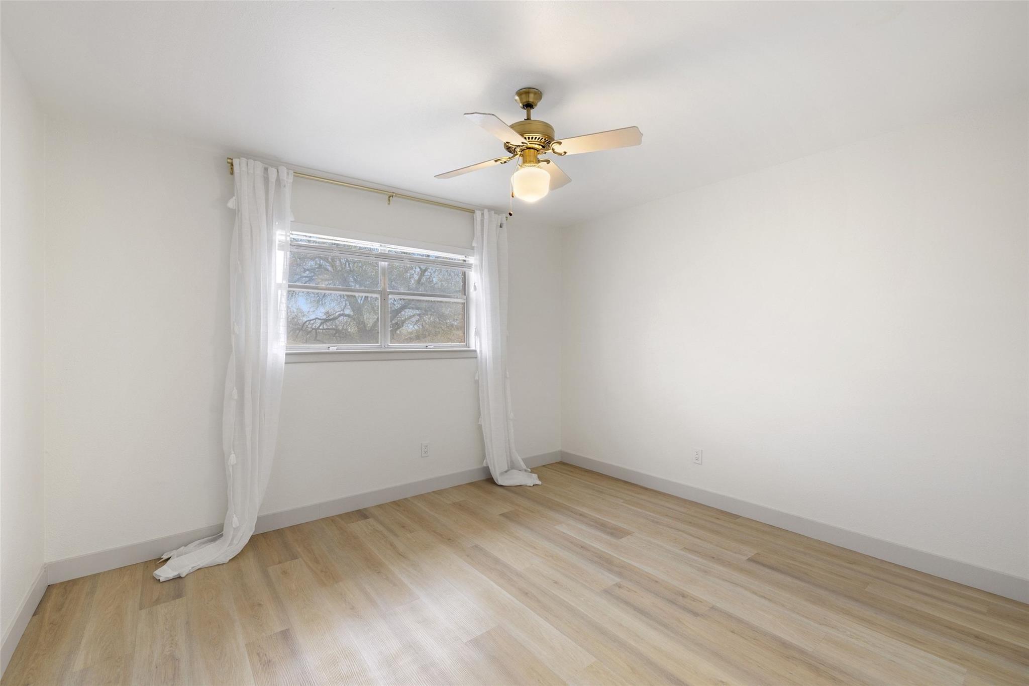 1001 E Applegate Dr, Austin, TX 78753