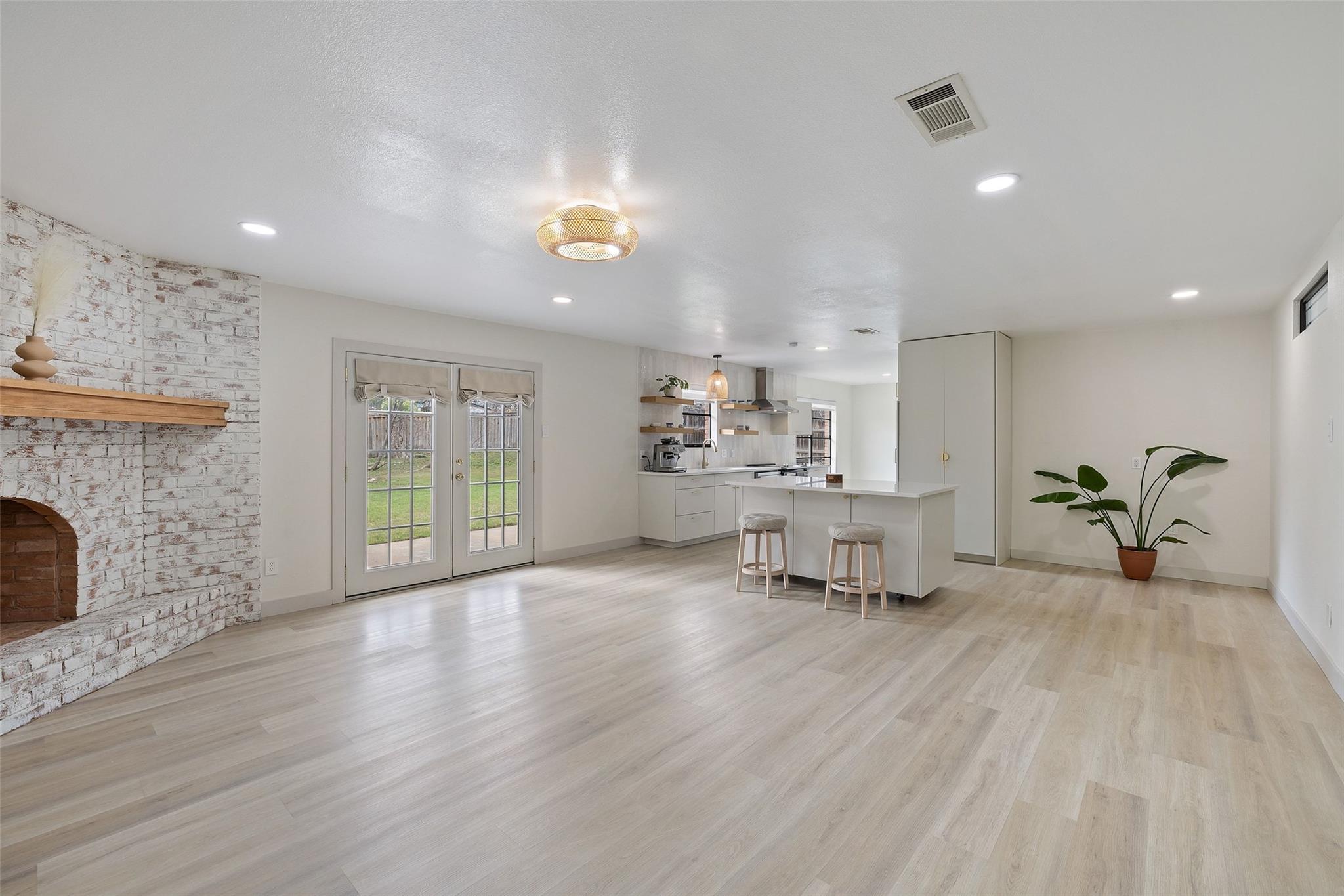 1001 E Applegate Dr, Austin, TX 78753