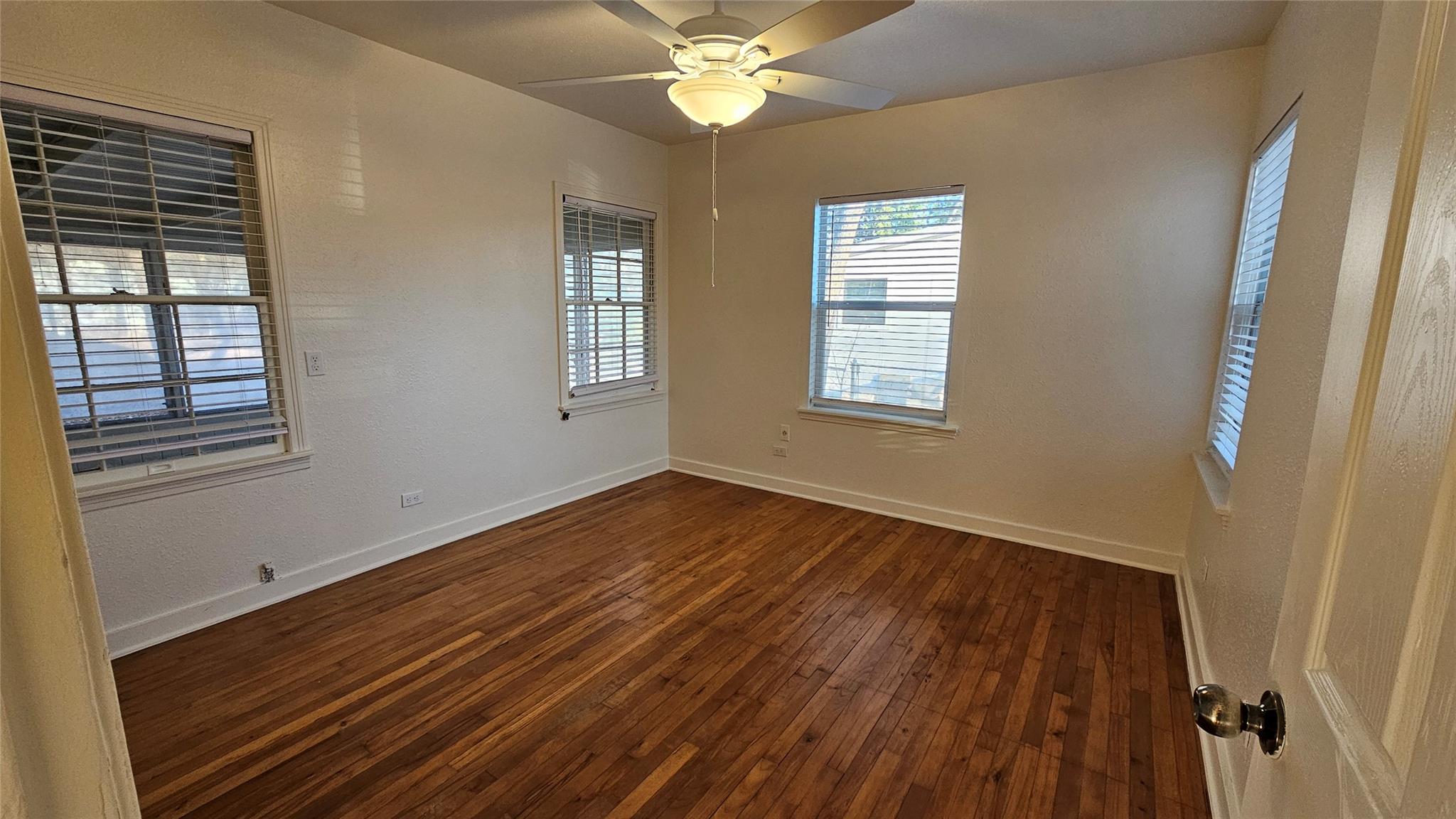 420 Stonewall St, Kerrville, TX 78028