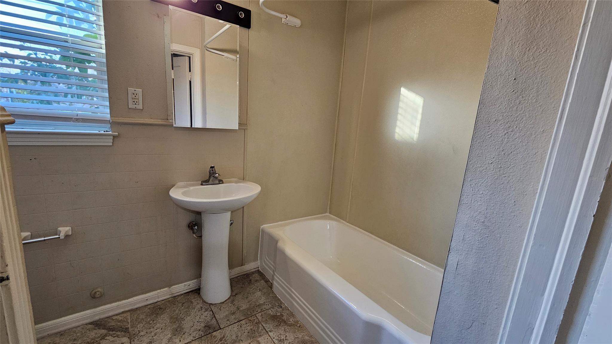 420 Stonewall St, Kerrville, TX 78028