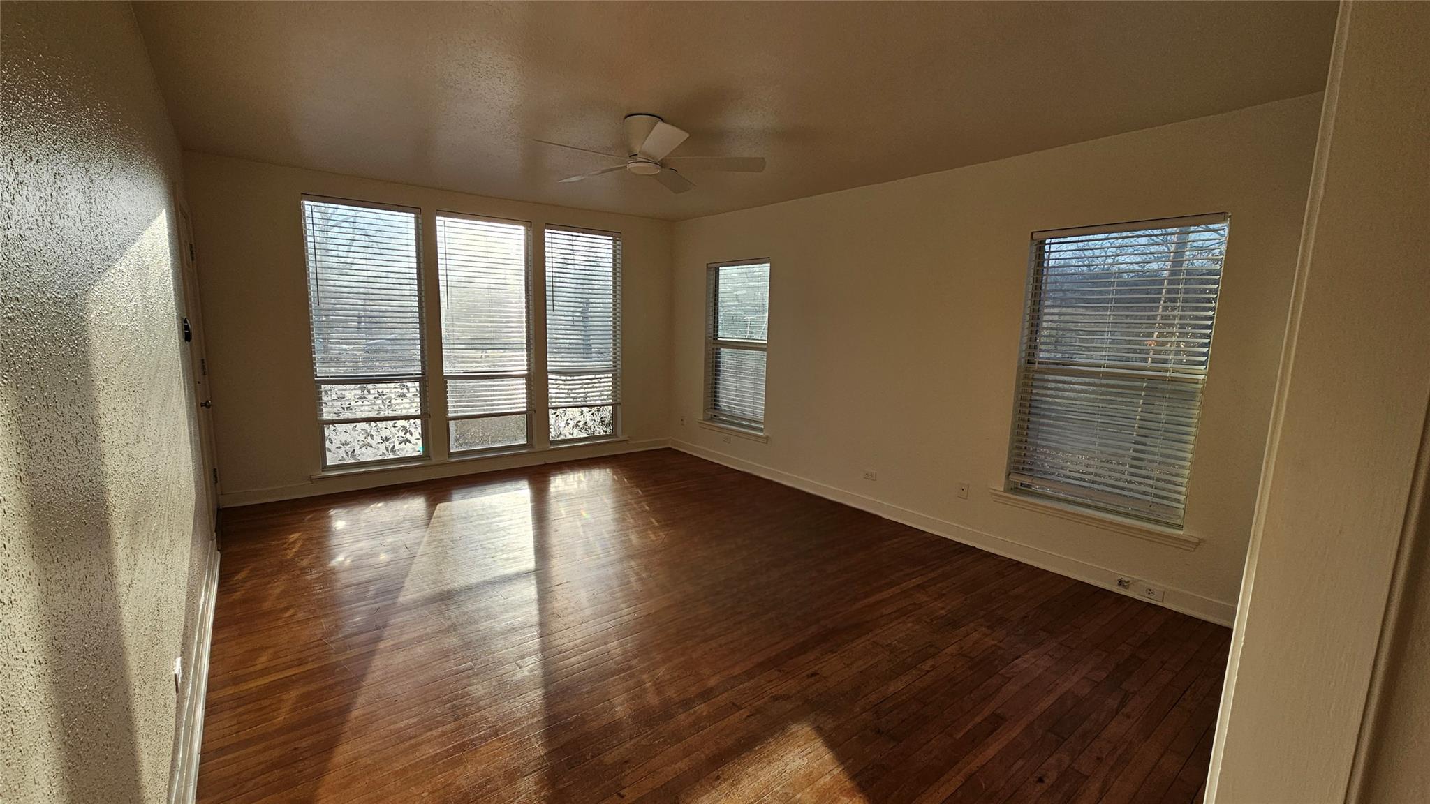 420 Stonewall St, Kerrville, TX 78028