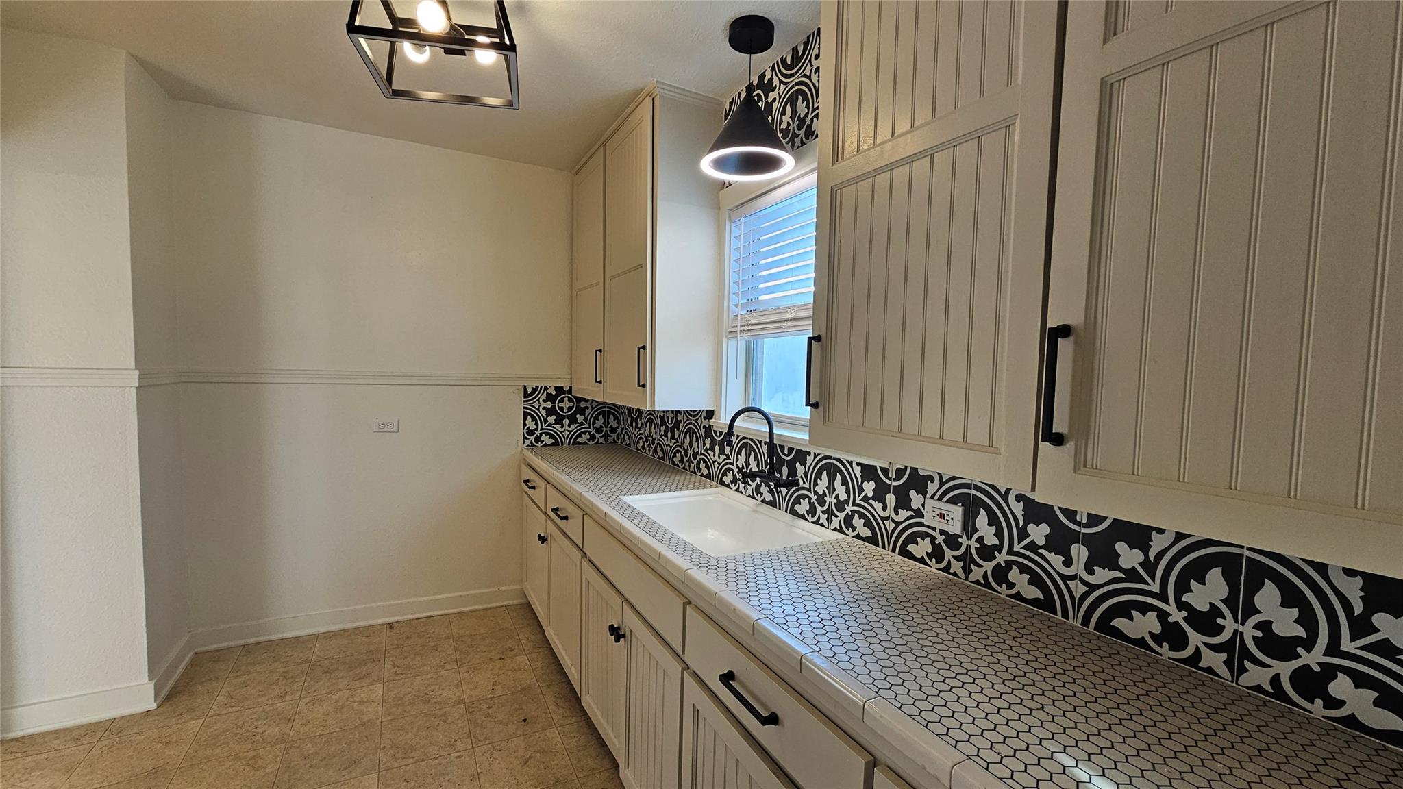 420 Stonewall St, Kerrville, TX 78028