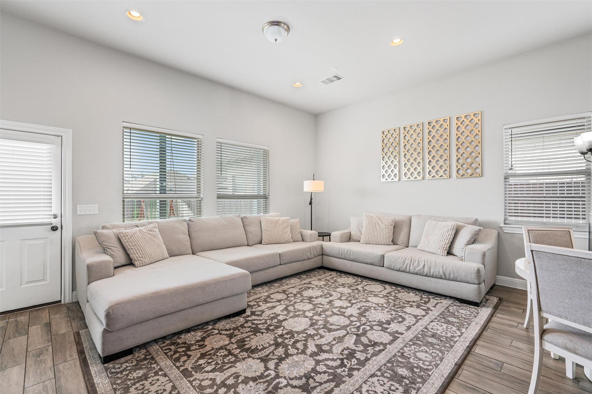 105 Cloyce Ct, Leander, TX 78641