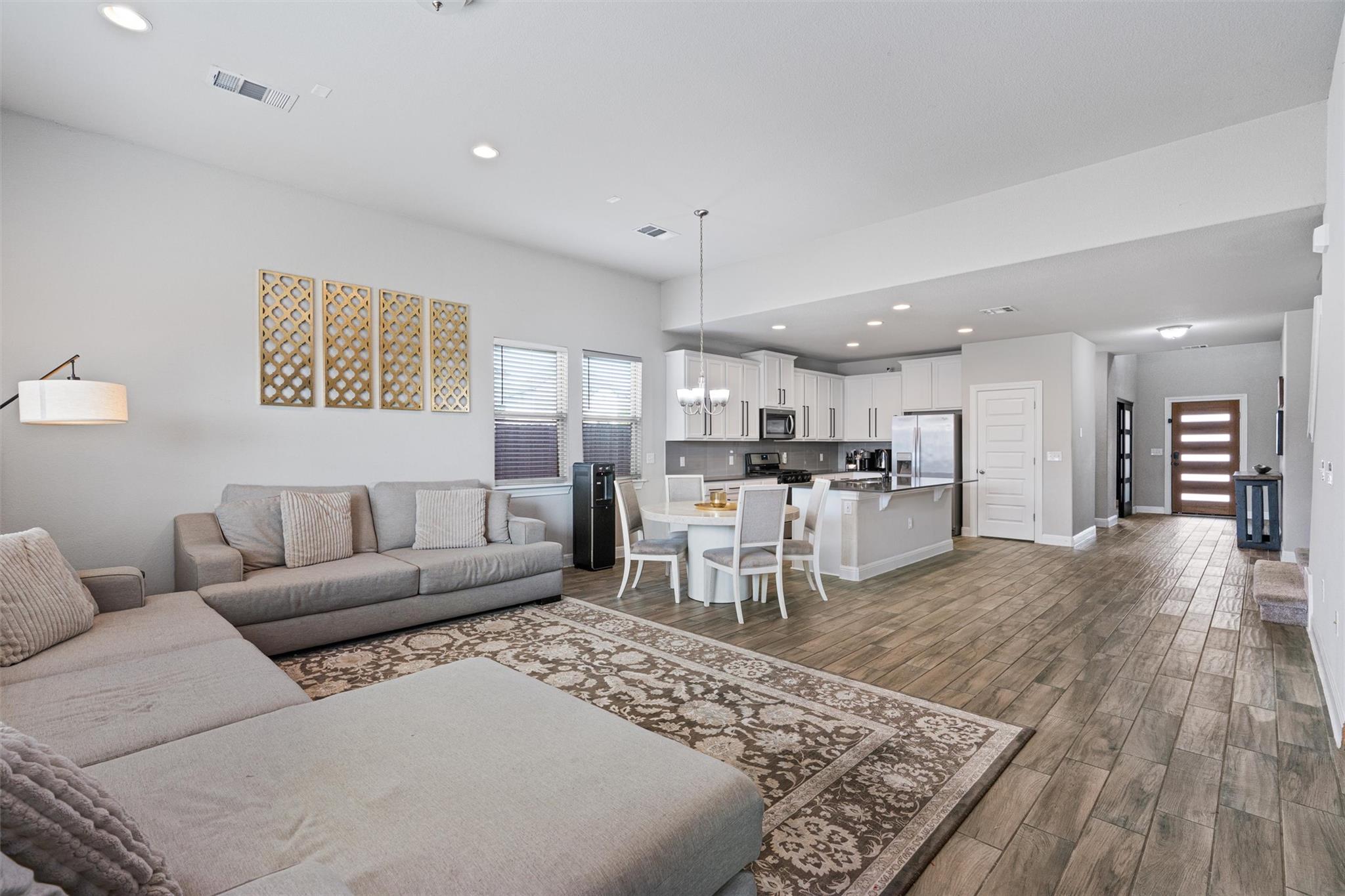 105 Cloyce Ct, Leander, TX 78641