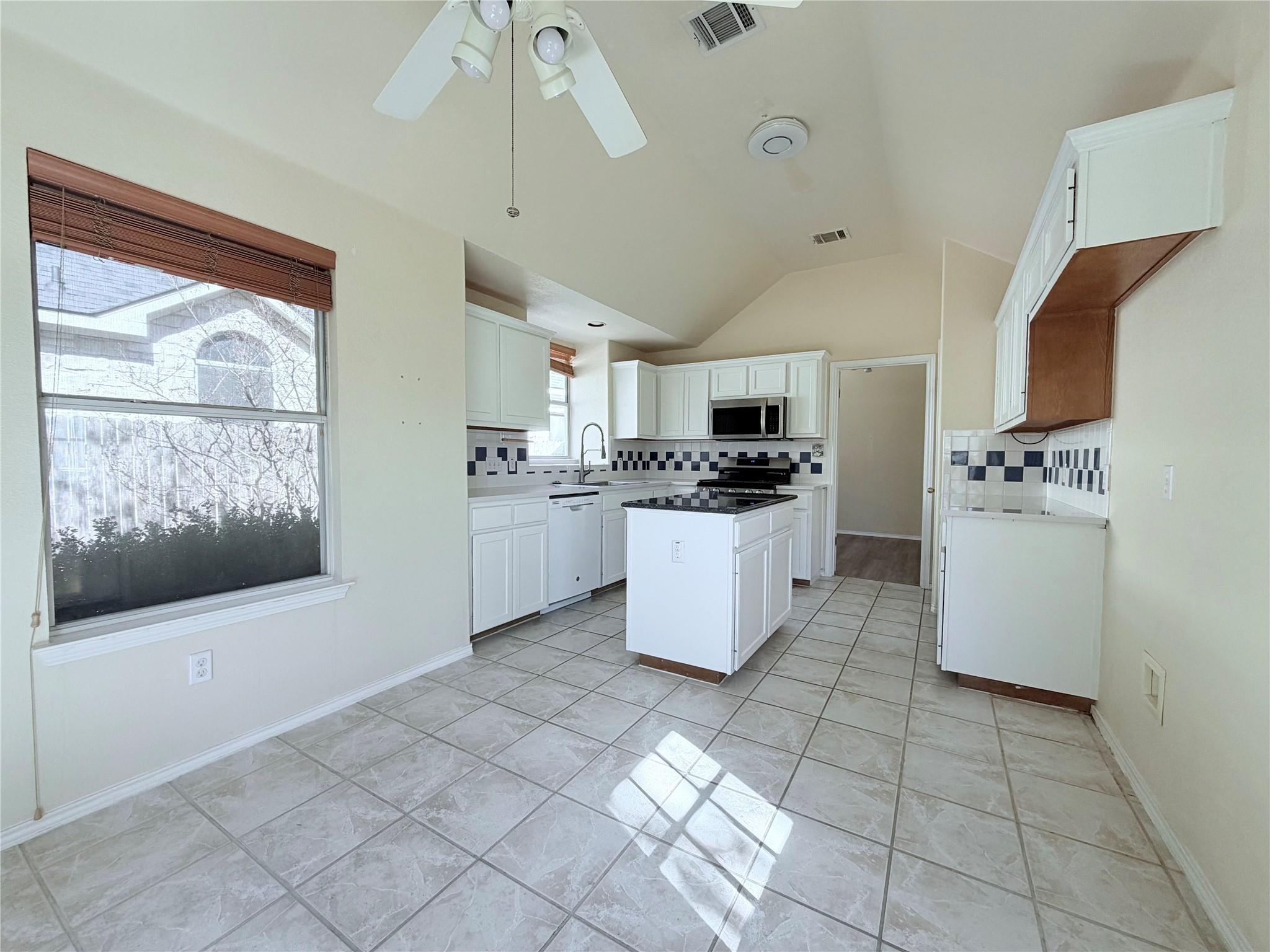 1904 Autumn Fire Dr, Cedar Park, TX 78613