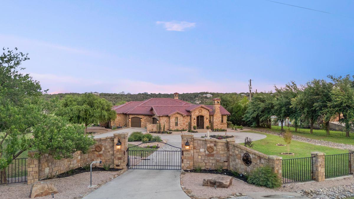 481 Chimney Cove Dr, Marble Falls, TX 78654