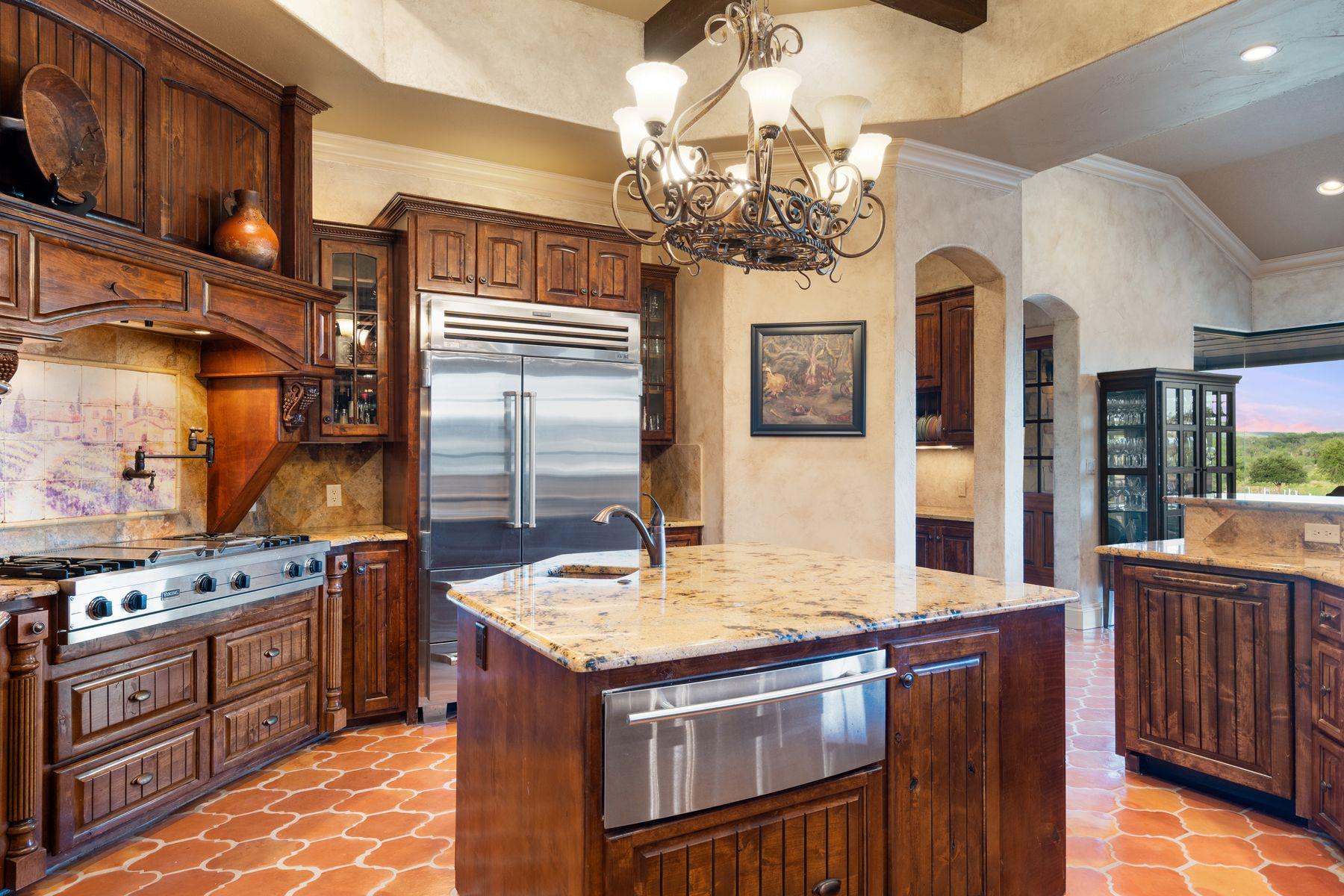 481 Chimney Cove Dr, Marble Falls, TX 78654