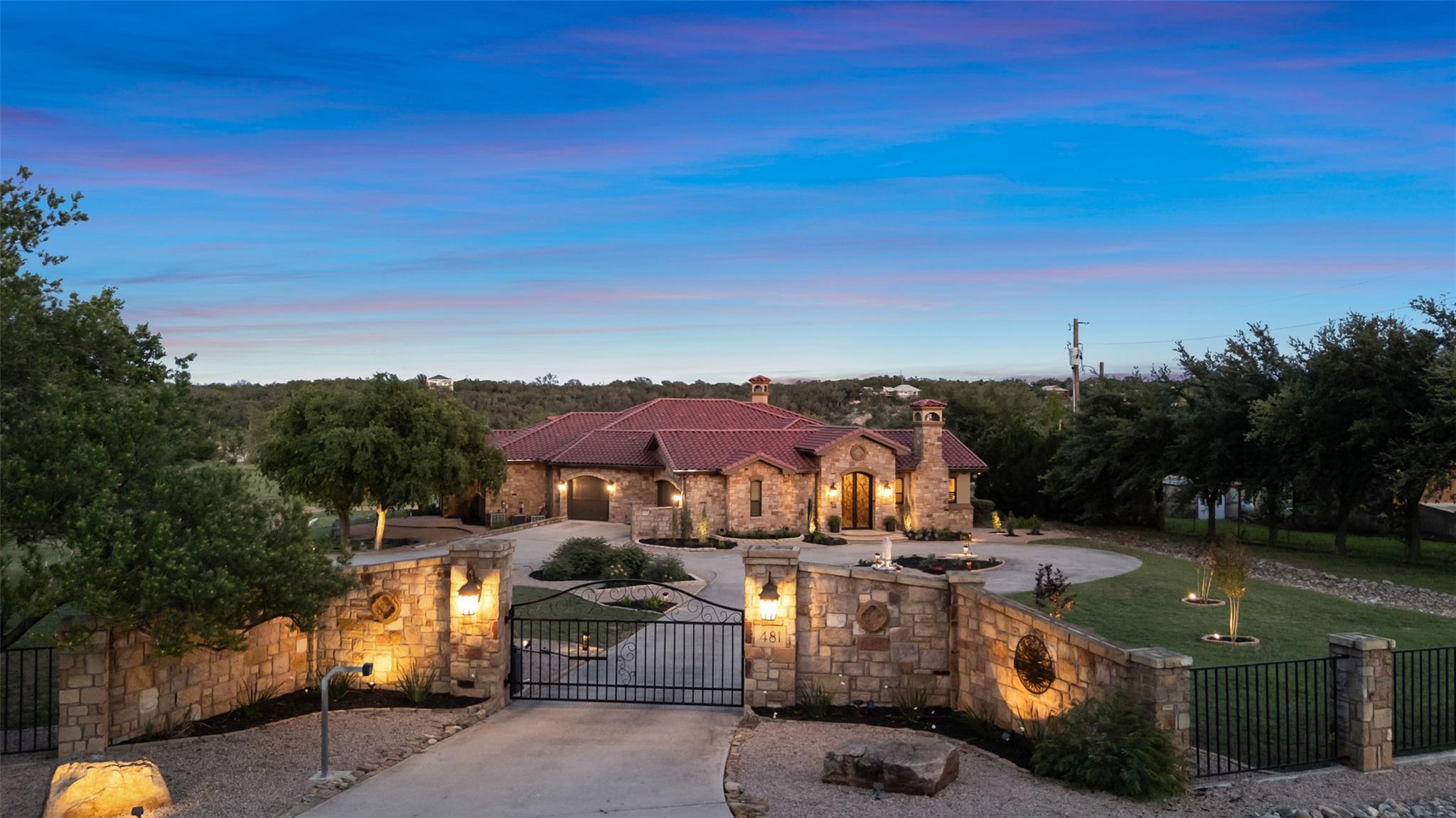 481 Chimney Cove Dr, Marble Falls, TX 78654