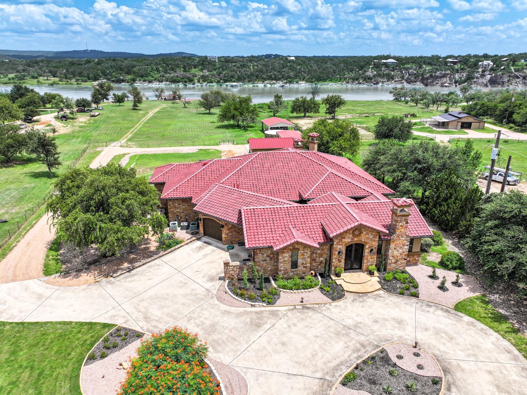 481 Chimney Cove Dr, Marble Falls, TX 78654